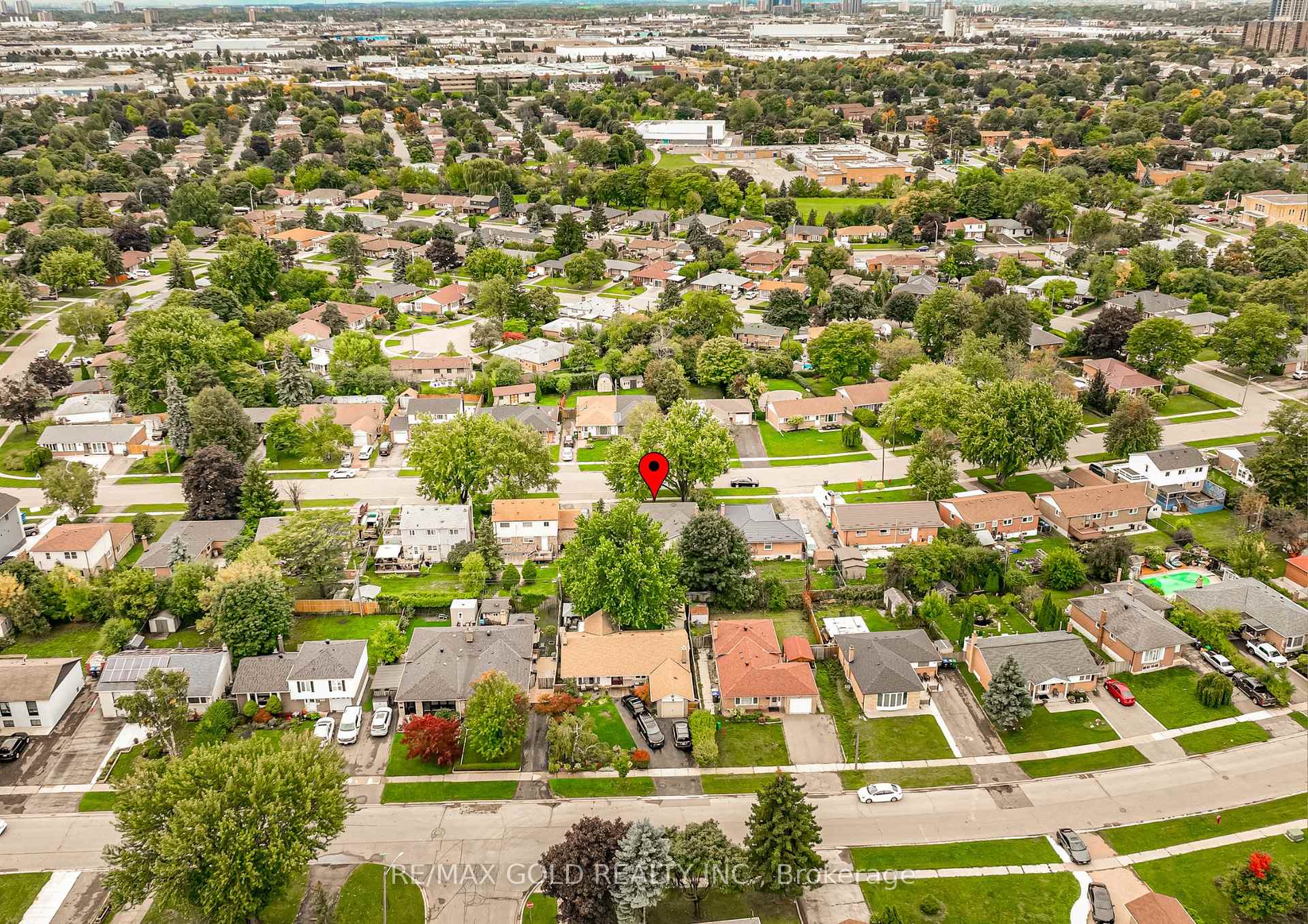 Photo 40 of 12 Lorraine Crescent, Brampton, Westgate — HOMEH