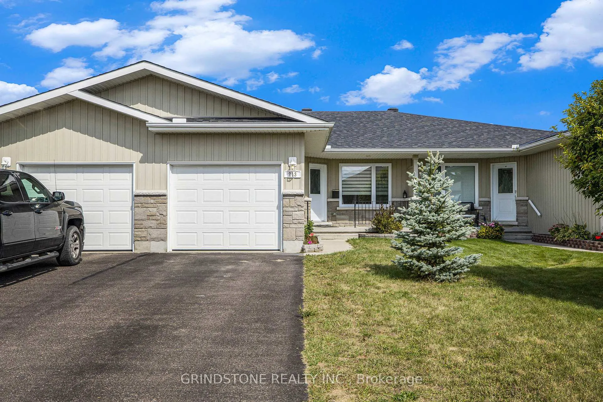 Photo 1 of 213 Foxden Street, Renfrew — HOMEH