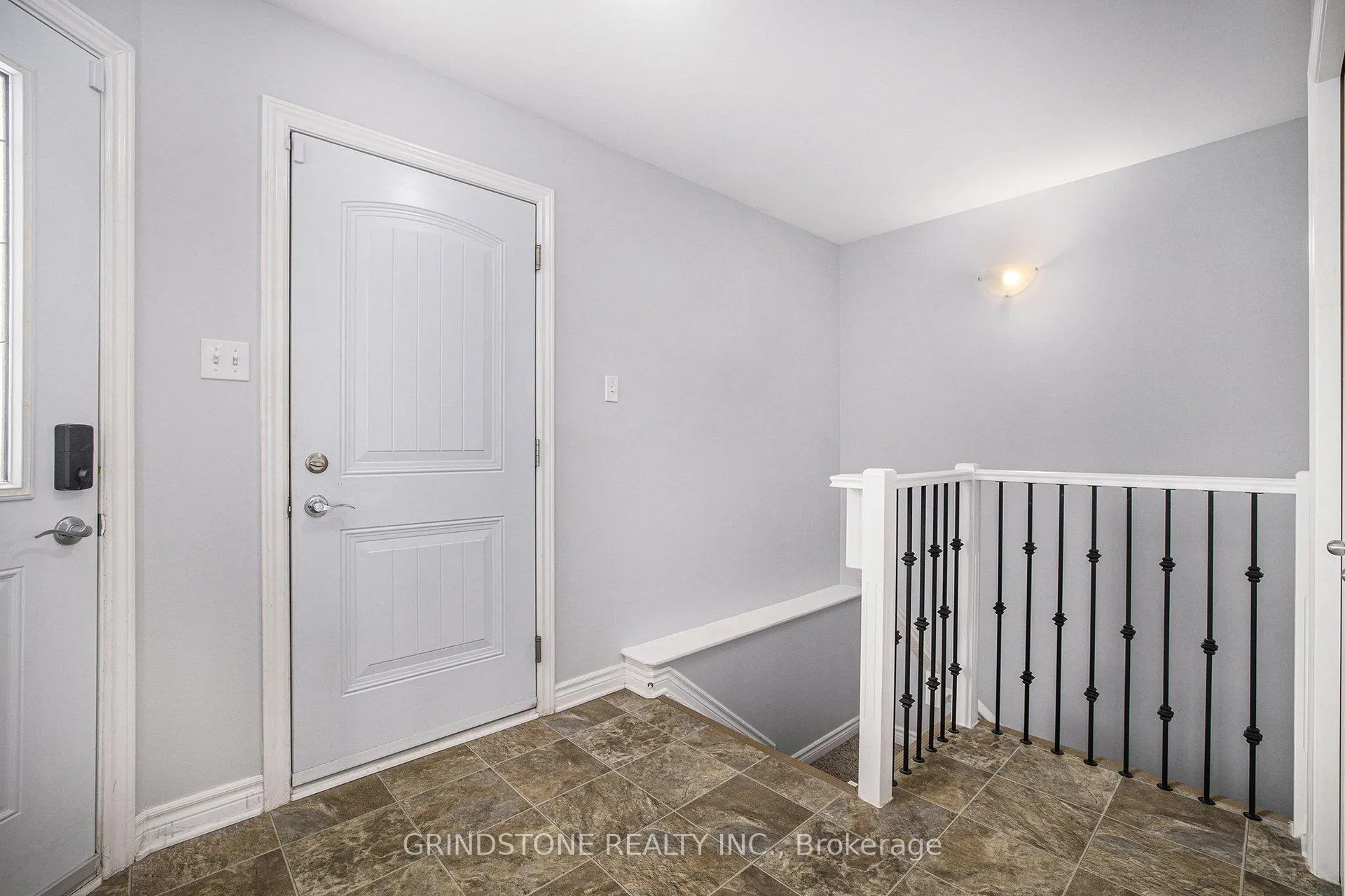 Photo 3 of 213 Foxden Street, Renfrew — HOMEH