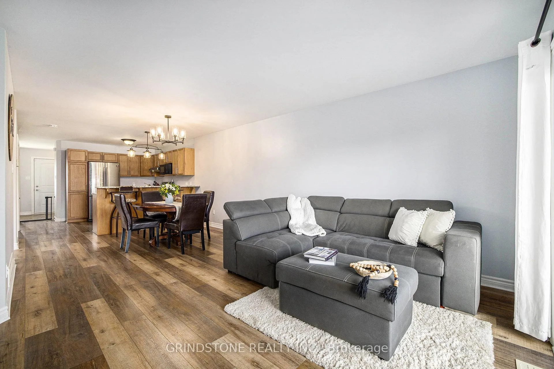 Photo 6 of 213 Foxden Street, Renfrew — HOMEH