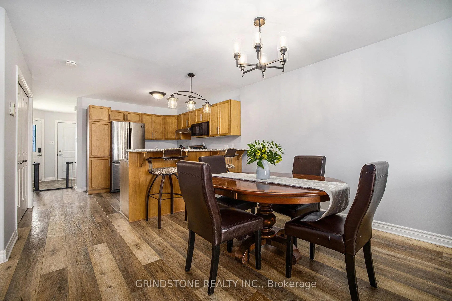 Photo 7 of 213 Foxden Street, Renfrew — HOMEH