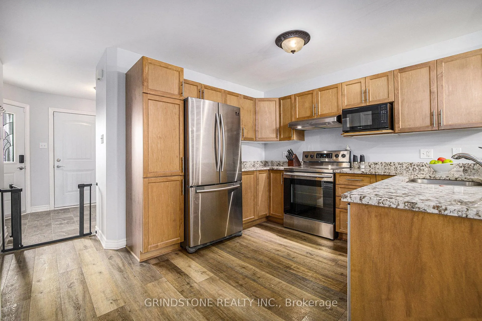 Photo 8 of 213 Foxden Street, Renfrew — HOMEH