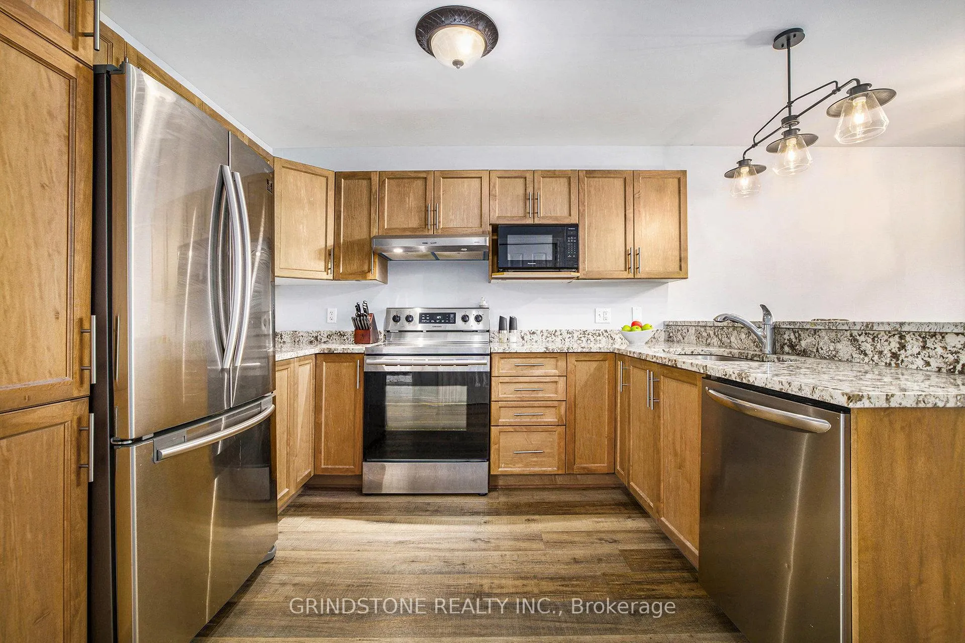 Photo 9 of 213 Foxden Street, Renfrew — HOMEH