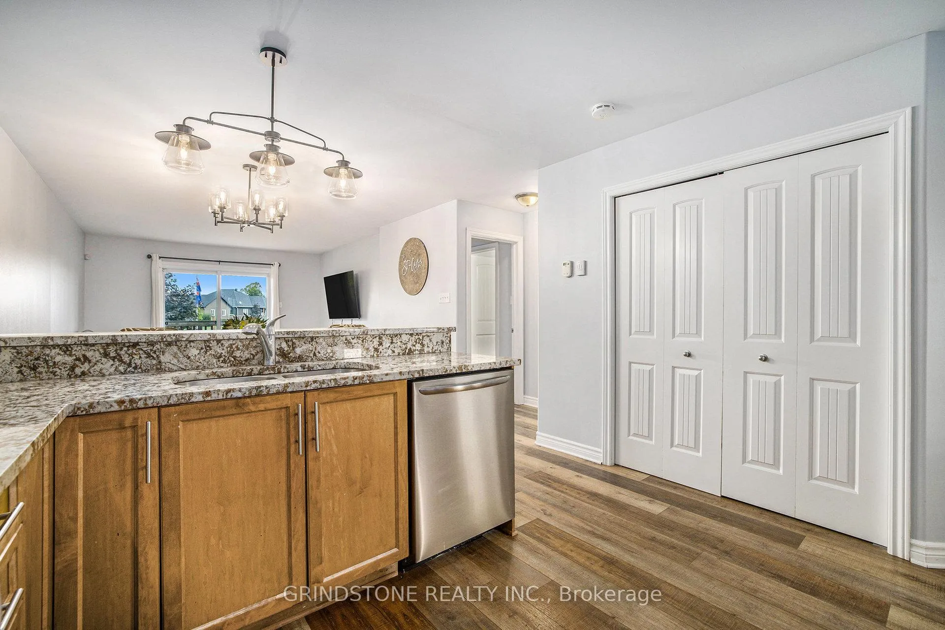 Photo 11 of 213 Foxden Street, Renfrew — HOMEH