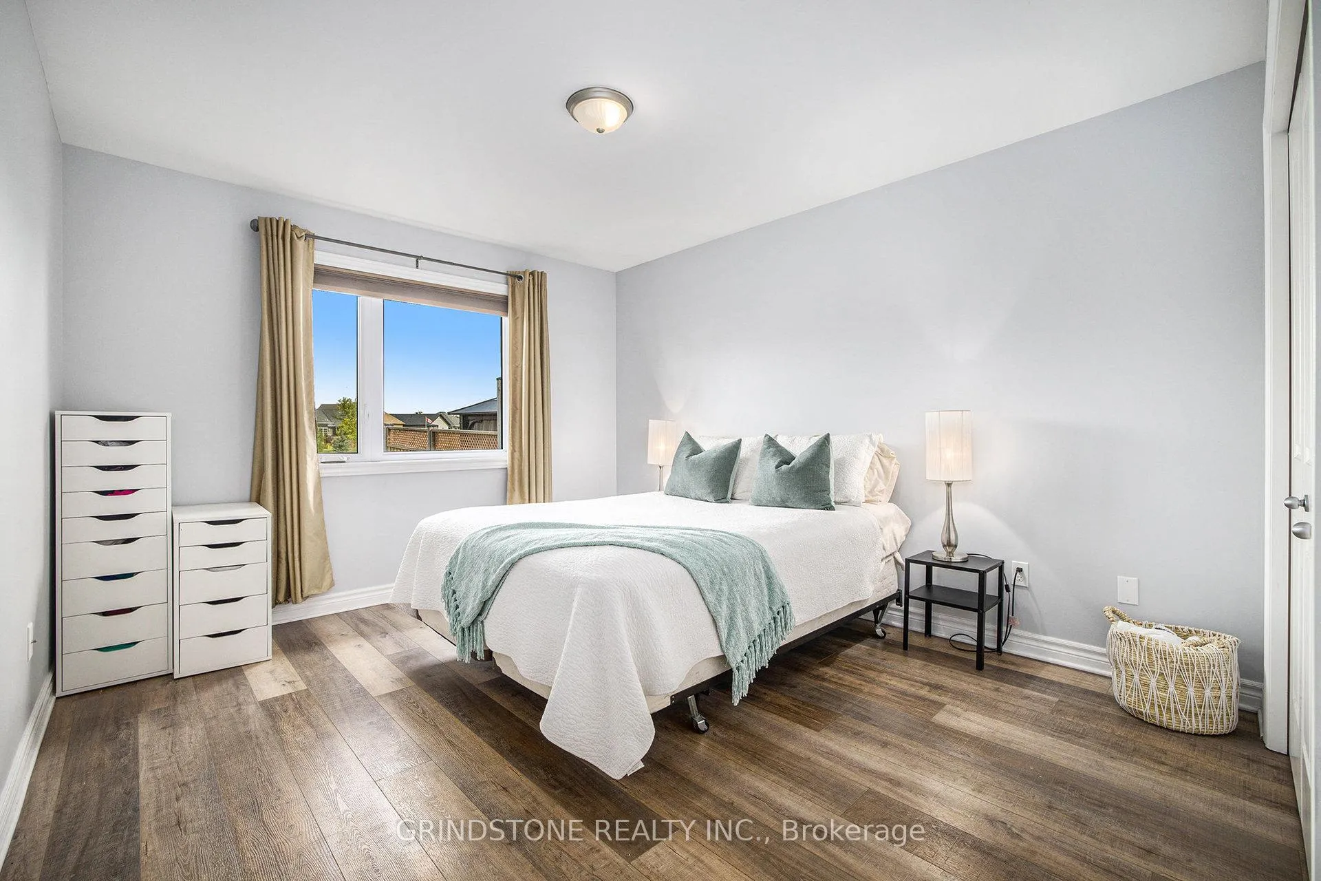 Photo 12 of 213 Foxden Street, Renfrew — HOMEH