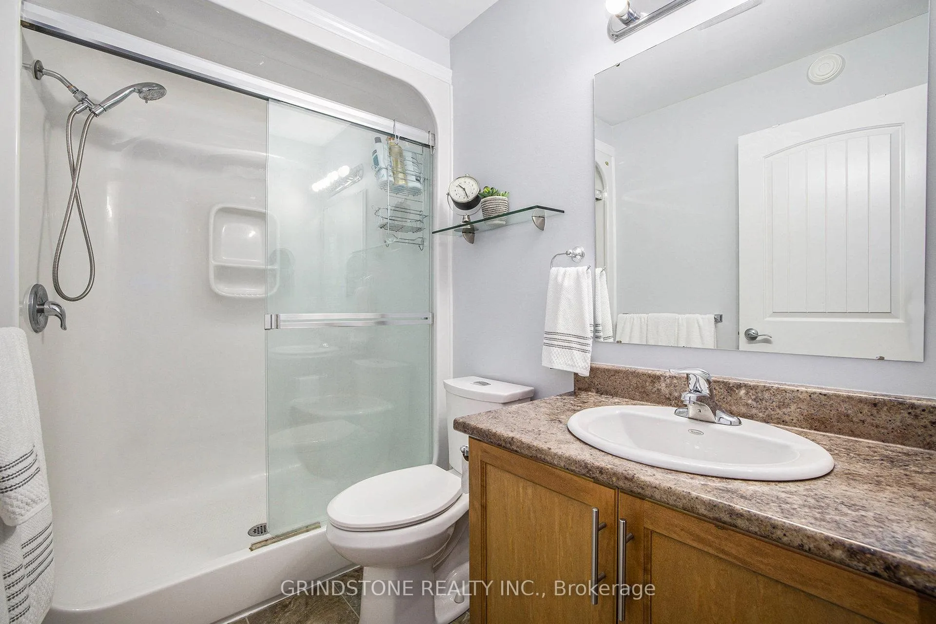 Photo 16 of 213 Foxden Street, Renfrew — HOMEH