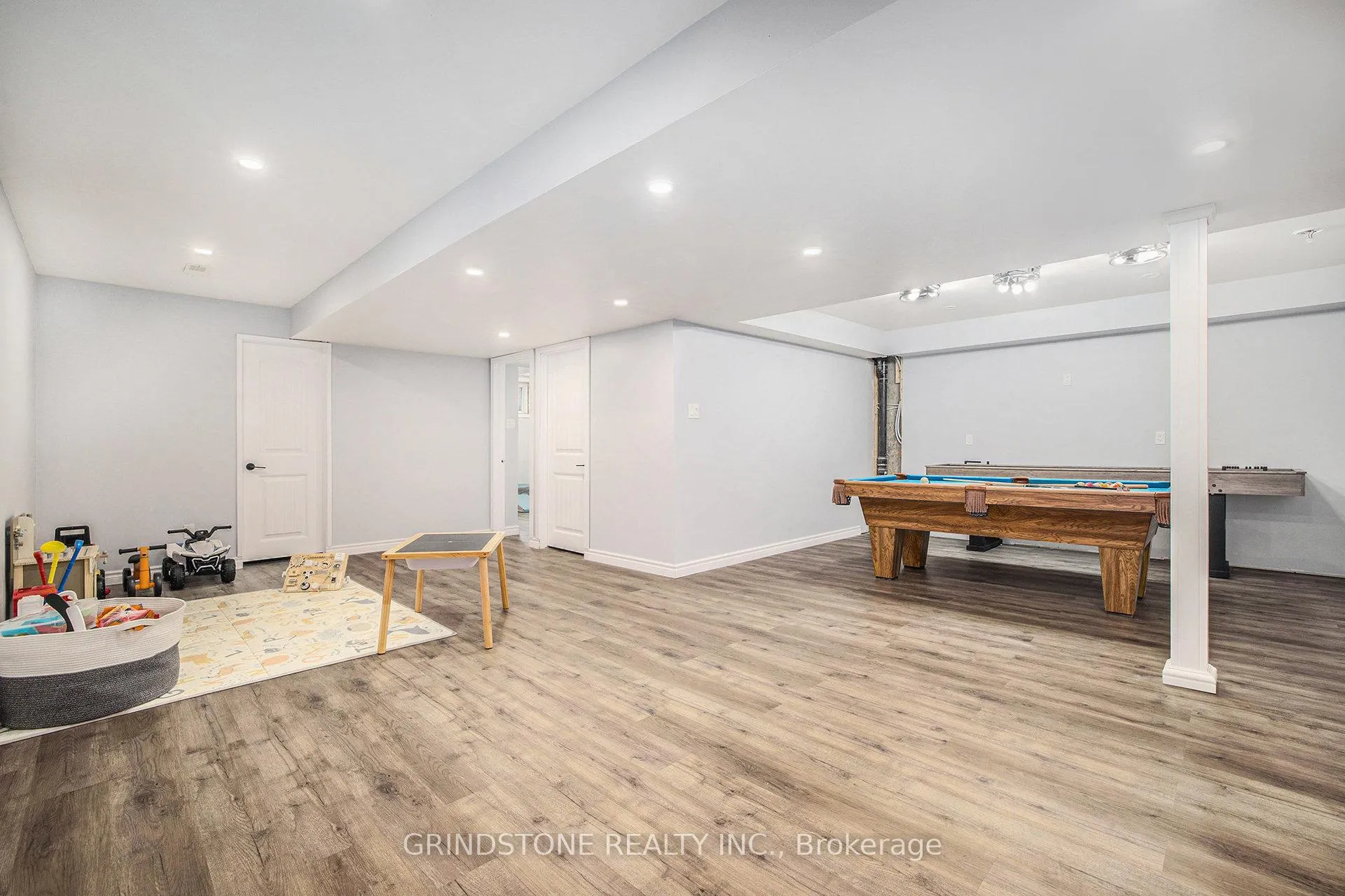 Photo 18 of 213 Foxden Street, Renfrew — HOMEH