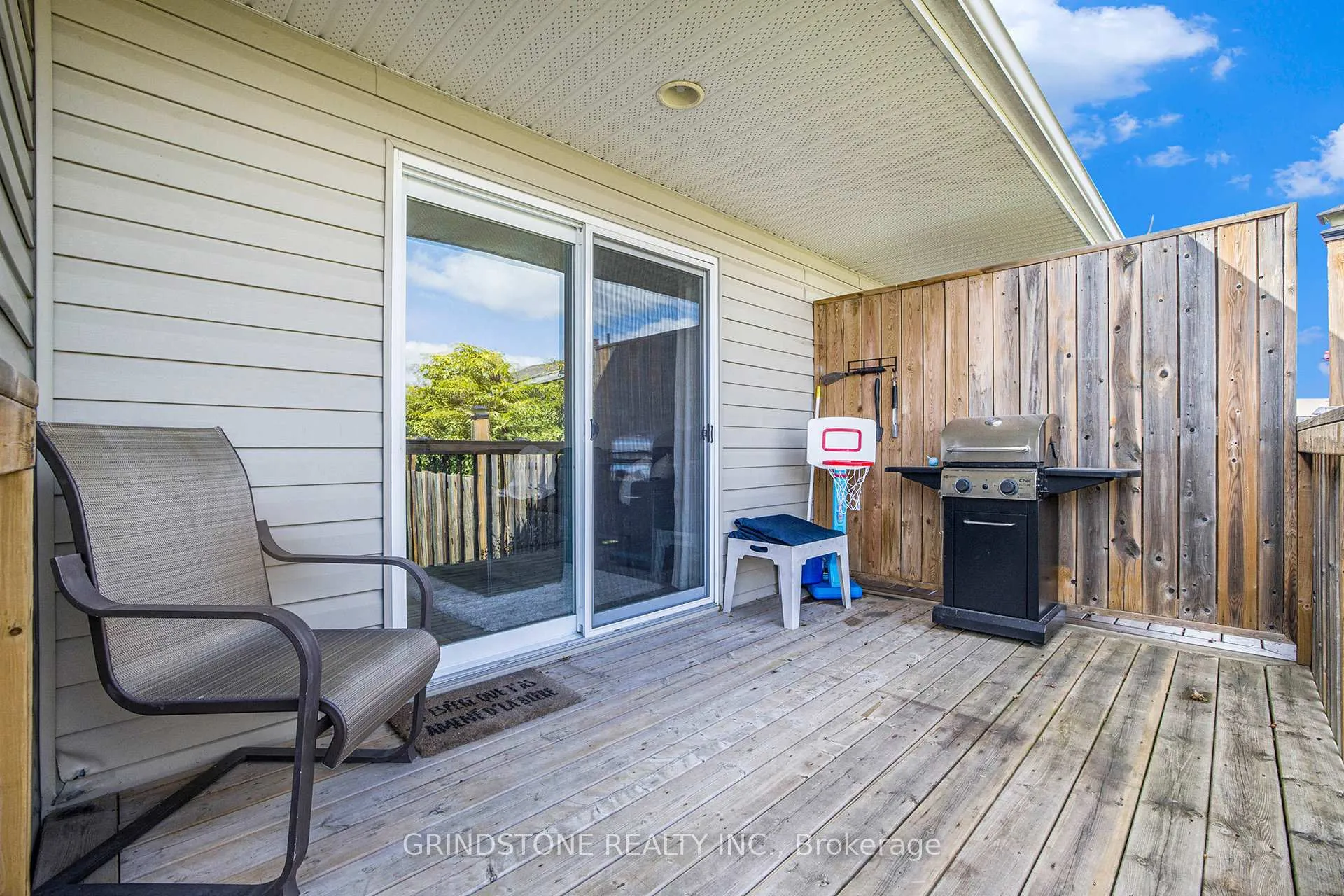 Photo 22 of 213 Foxden Street, Renfrew — HOMEH