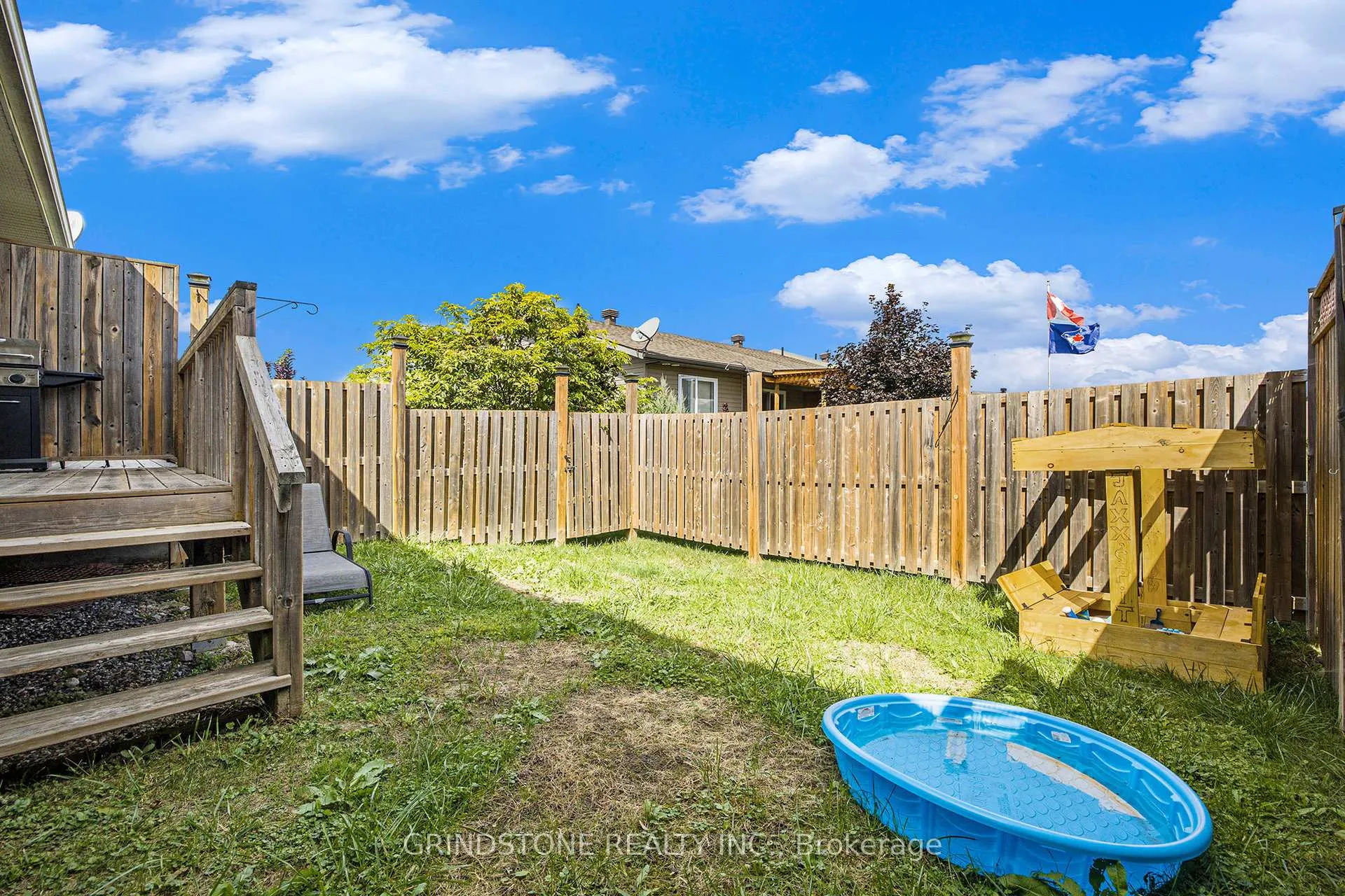 Photo 23 of 213 Foxden Street, Renfrew — HOMEH