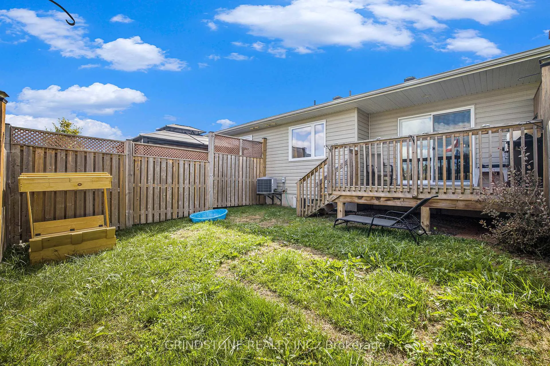 Photo 24 of 213 Foxden Street, Renfrew — HOMEH