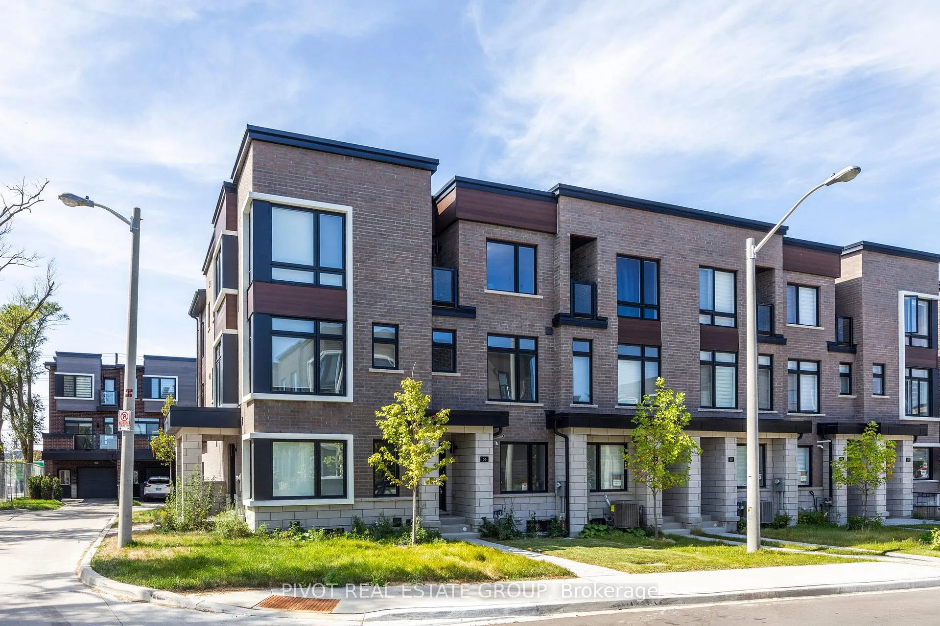 Photo 2 of 53 Akil Thomas Gardens, Scarborough, Bendale — HOMEH