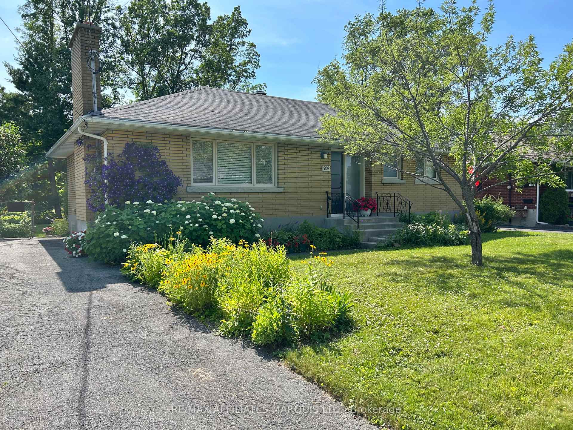 Photo 1 of 902 Pescod Avenue, Cornwall — HOMEH