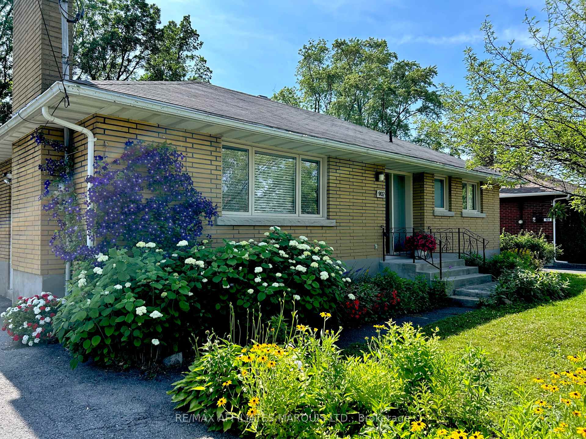 Photo 2 of 902 Pescod Avenue, Cornwall — HOMEH