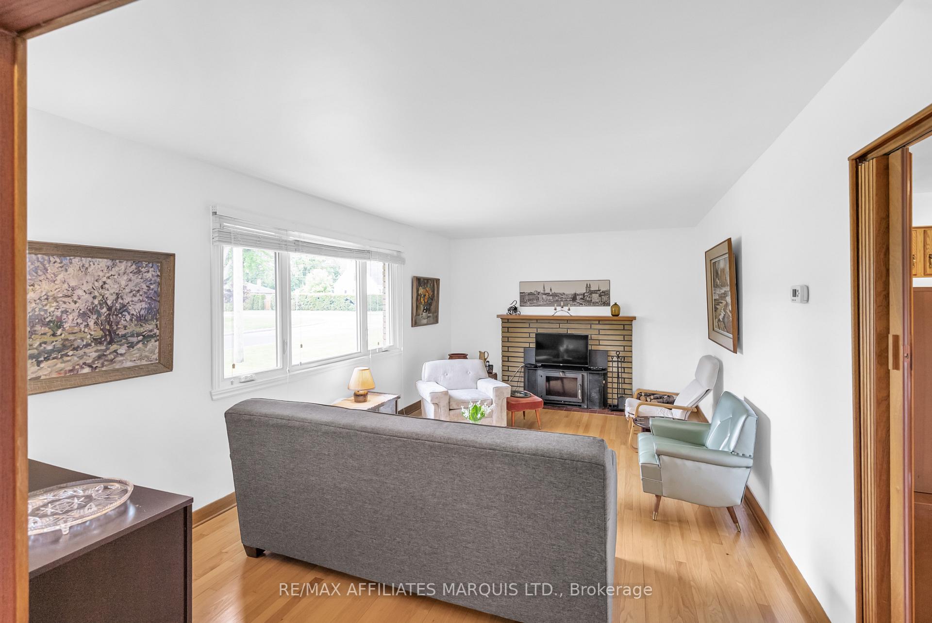 Photo 4 of 902 Pescod Avenue, Cornwall — HOMEH