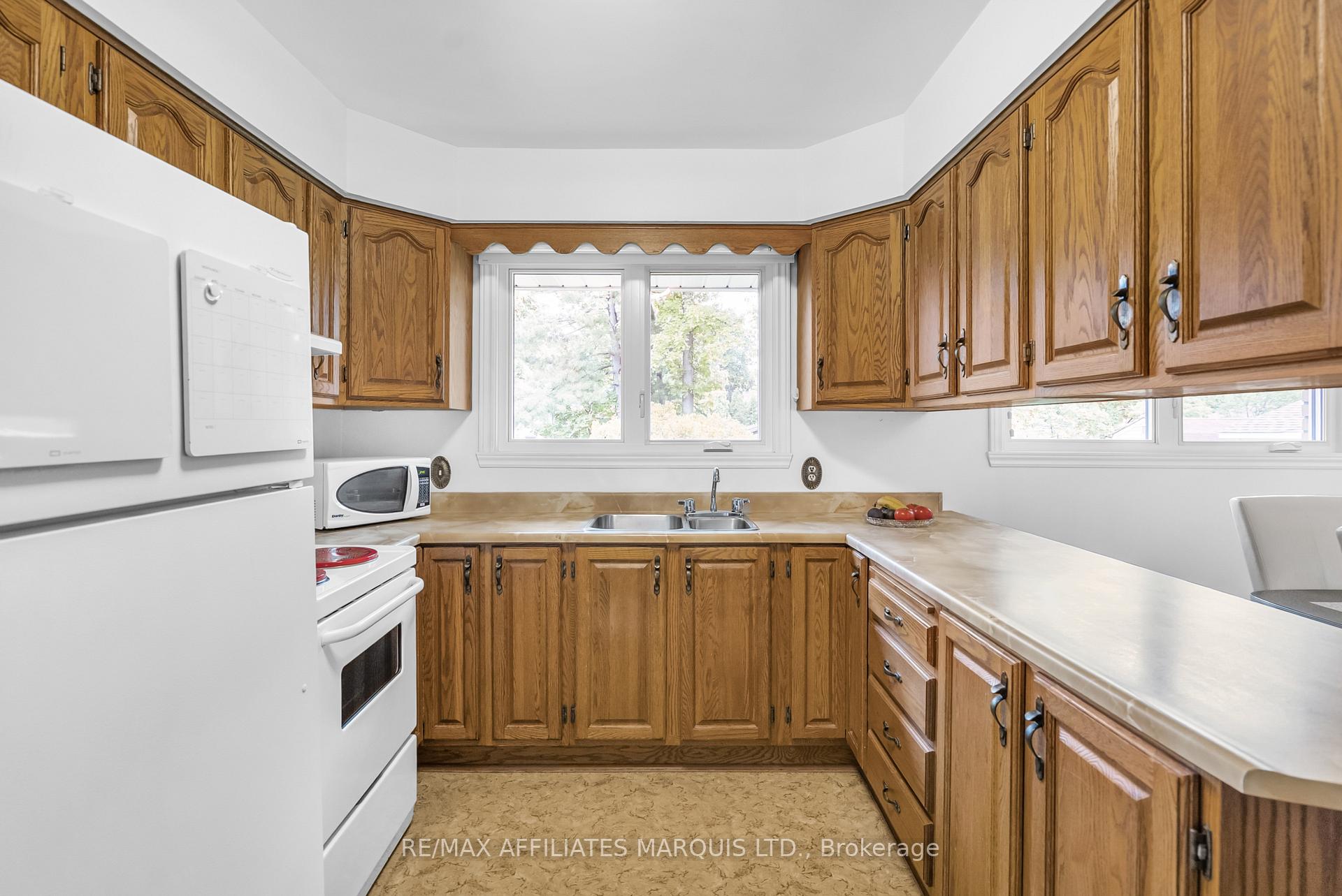 Photo 9 of 902 Pescod Avenue, Cornwall — HOMEH