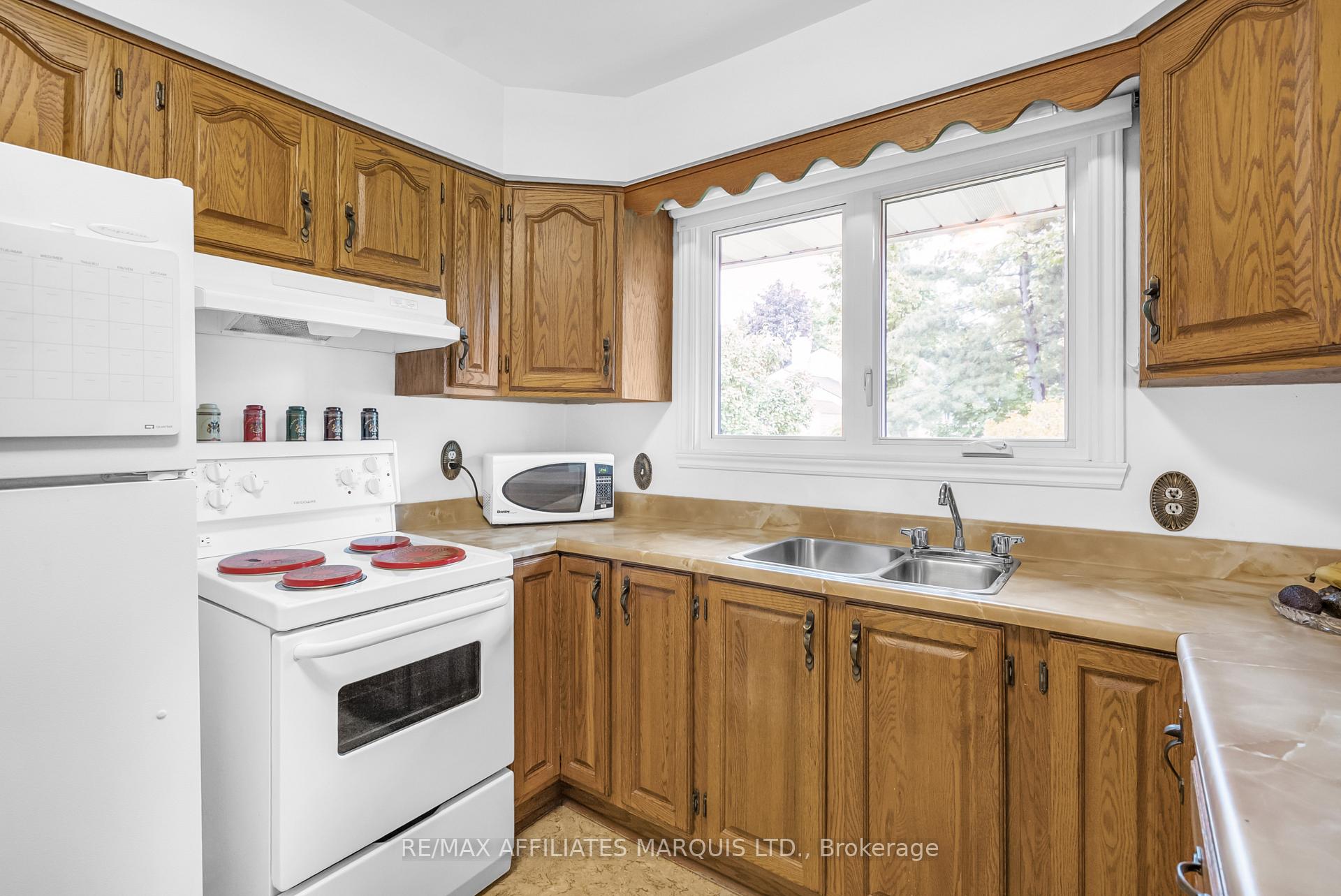 Photo 10 of 902 Pescod Avenue, Cornwall — HOMEH