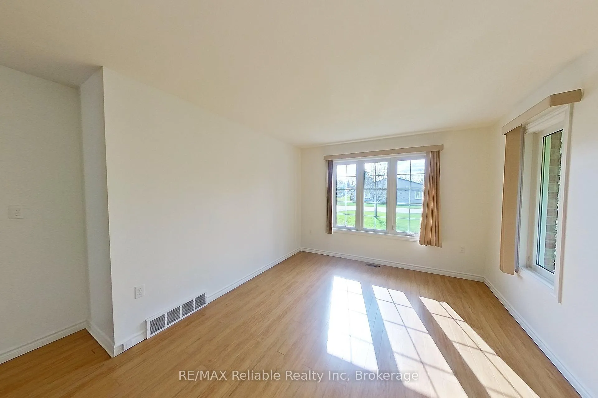 Photo 16 of 75 Ord Street, Huron East, Seaforth — HOMEH