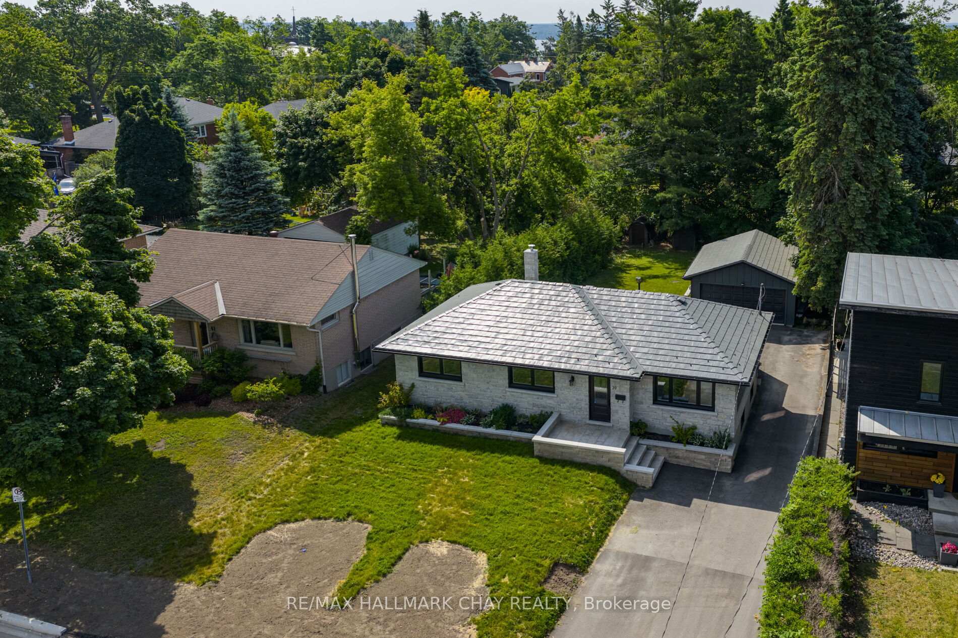 Photo 2 of 39 Eugenia Street, Barrie, Codrington — HOMEH