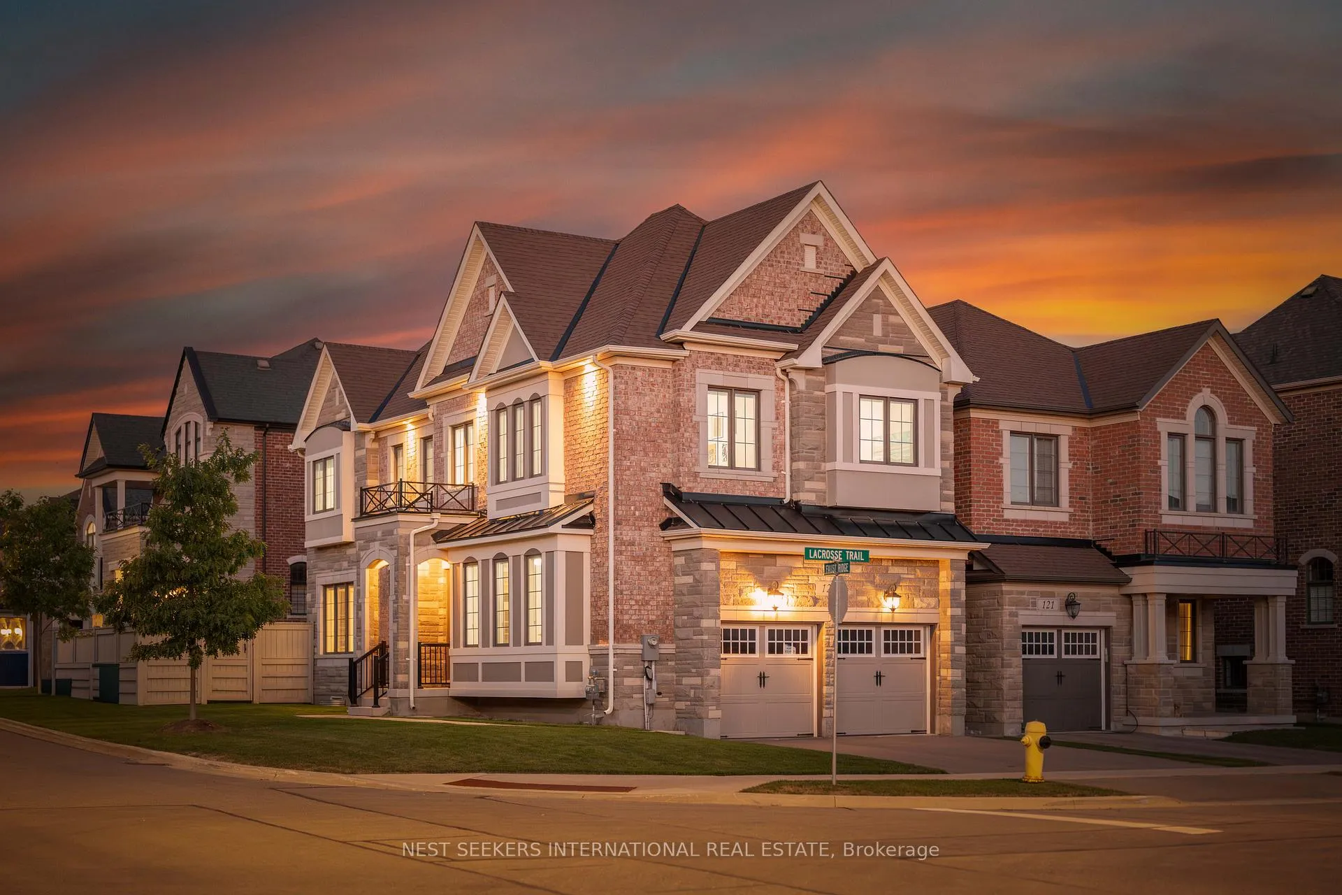 Photo 2 of 125 Lacrosse Trail, Vaughan, Kleinburg — HOMEH