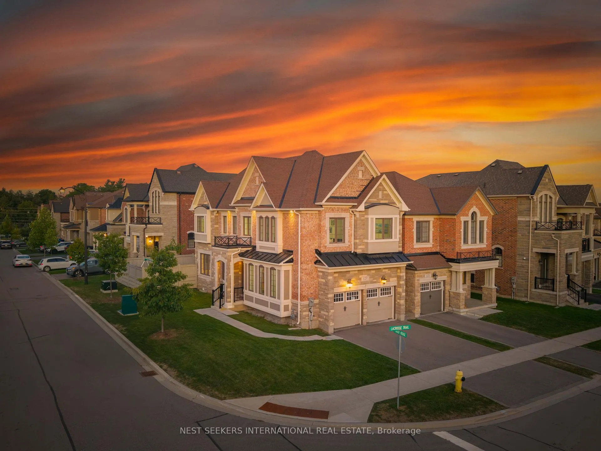 Photo 3 of 125 Lacrosse Trail, Vaughan, Kleinburg — HOMEH