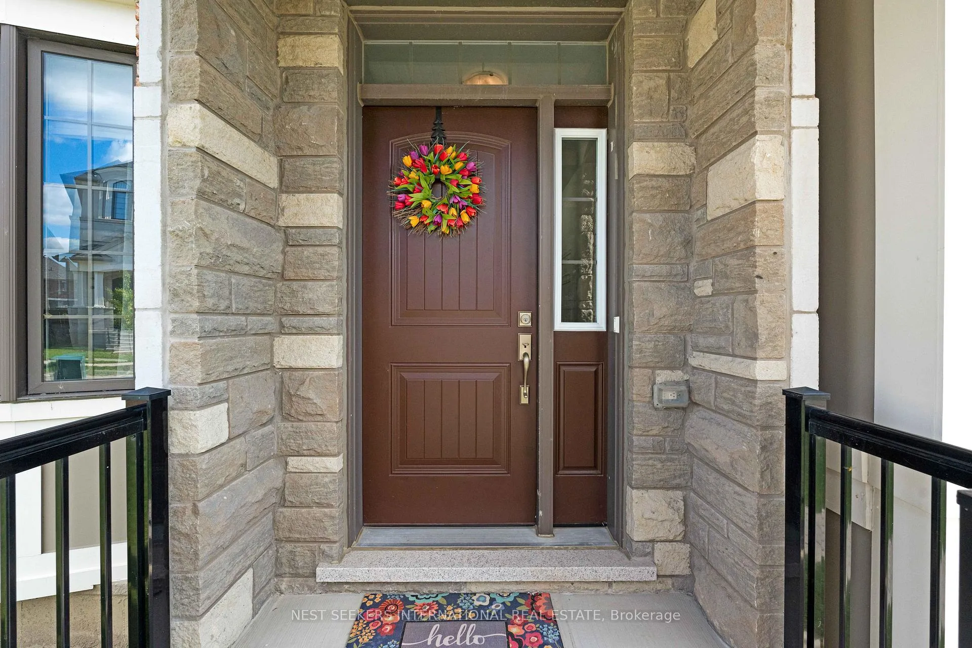 Photo 4 of 125 Lacrosse Trail, Vaughan, Kleinburg — HOMEH