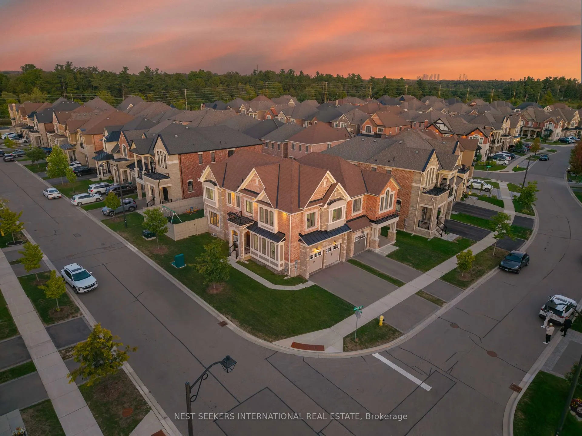 Photo 30 of 125 Lacrosse Trail, Vaughan, Kleinburg — HOMEH
