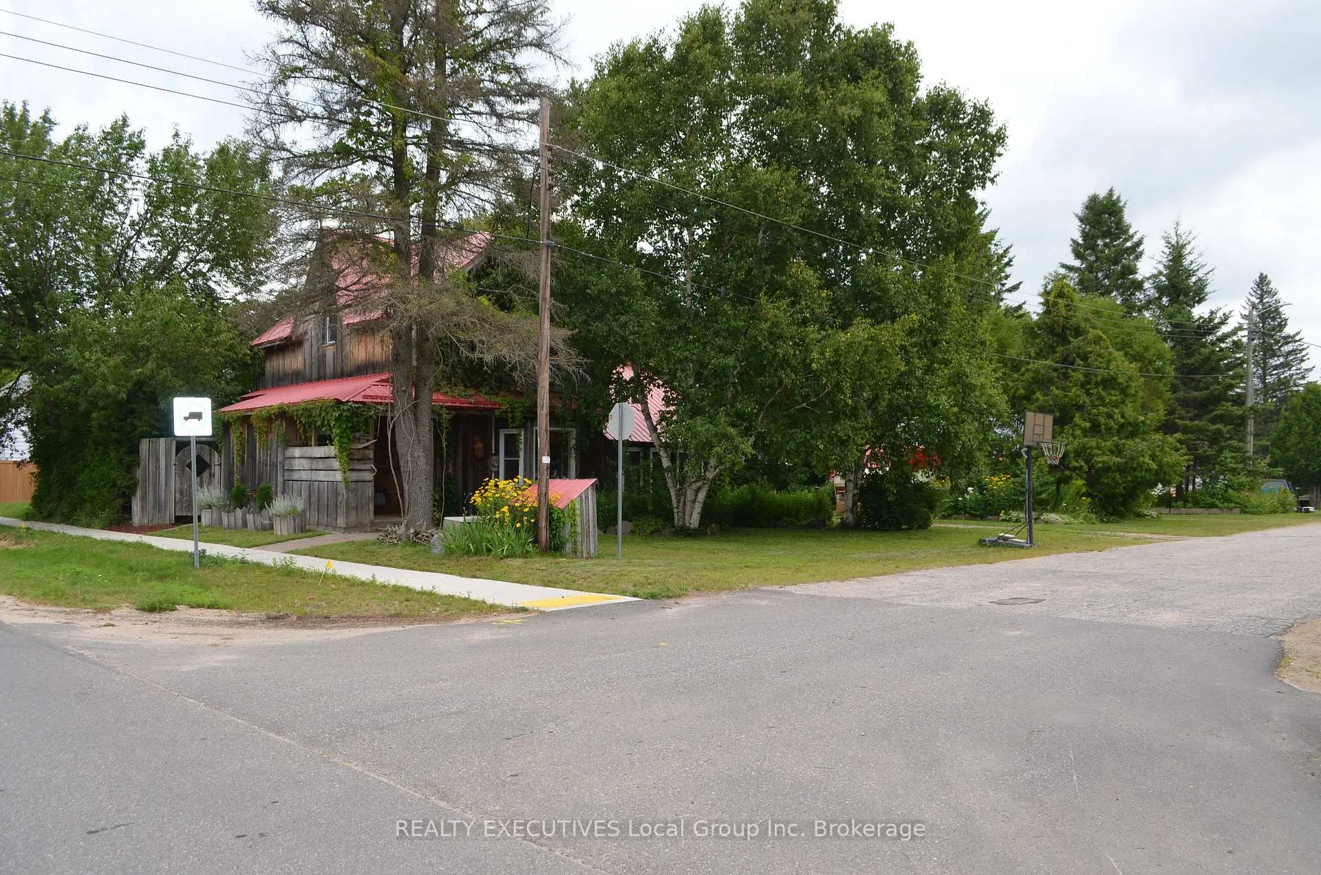 Photo 6 of 54 Riverside Avenue E, South River — HOMEH