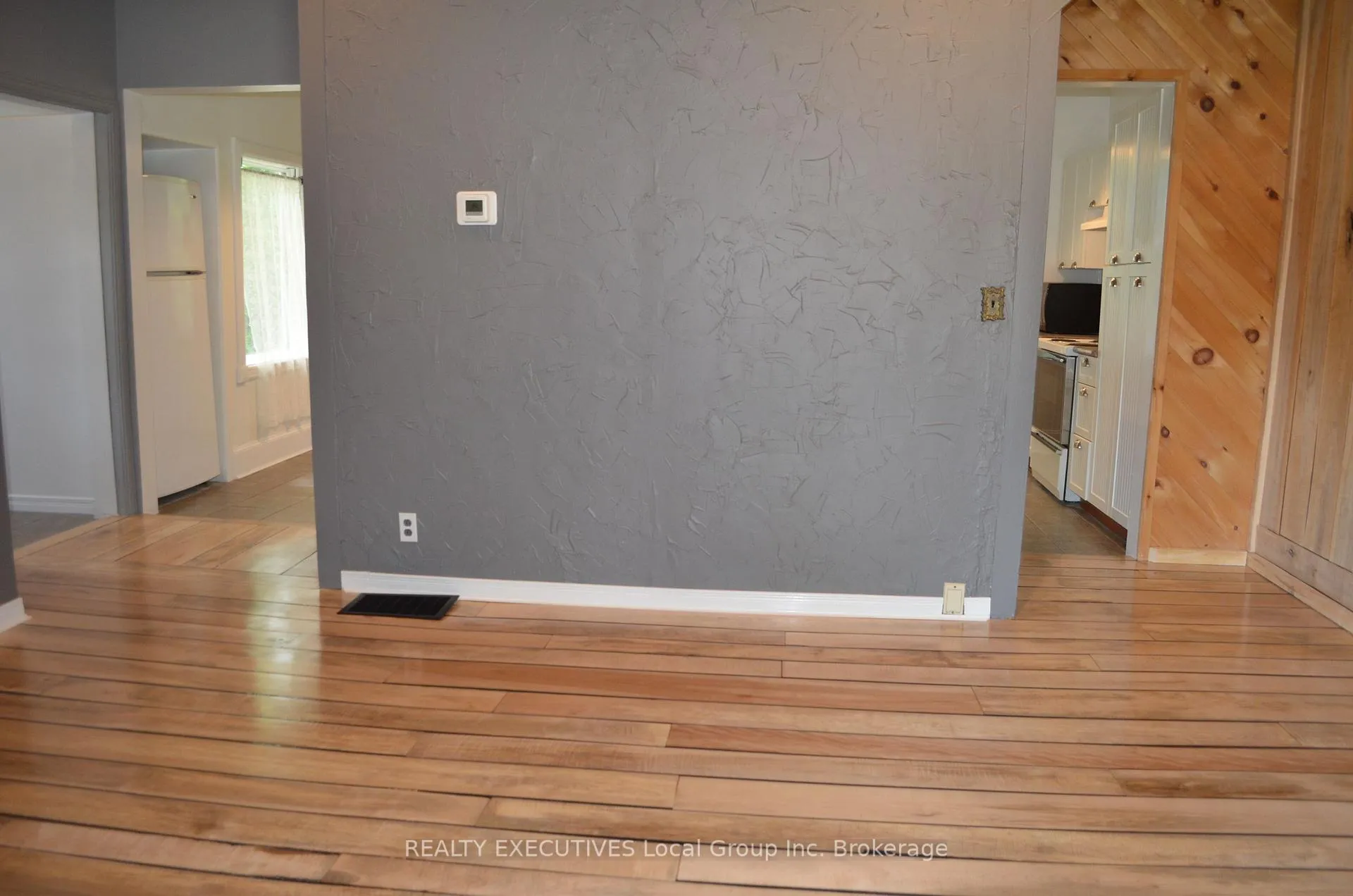 Photo 33 of 54 Riverside Avenue E, South River — HOMEH