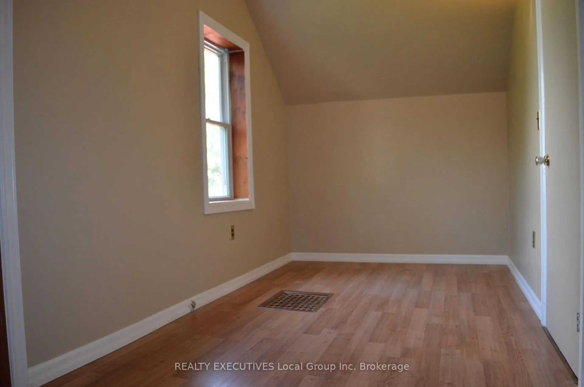 Photo 40 of 54 Riverside Avenue E, South River — HOMEH