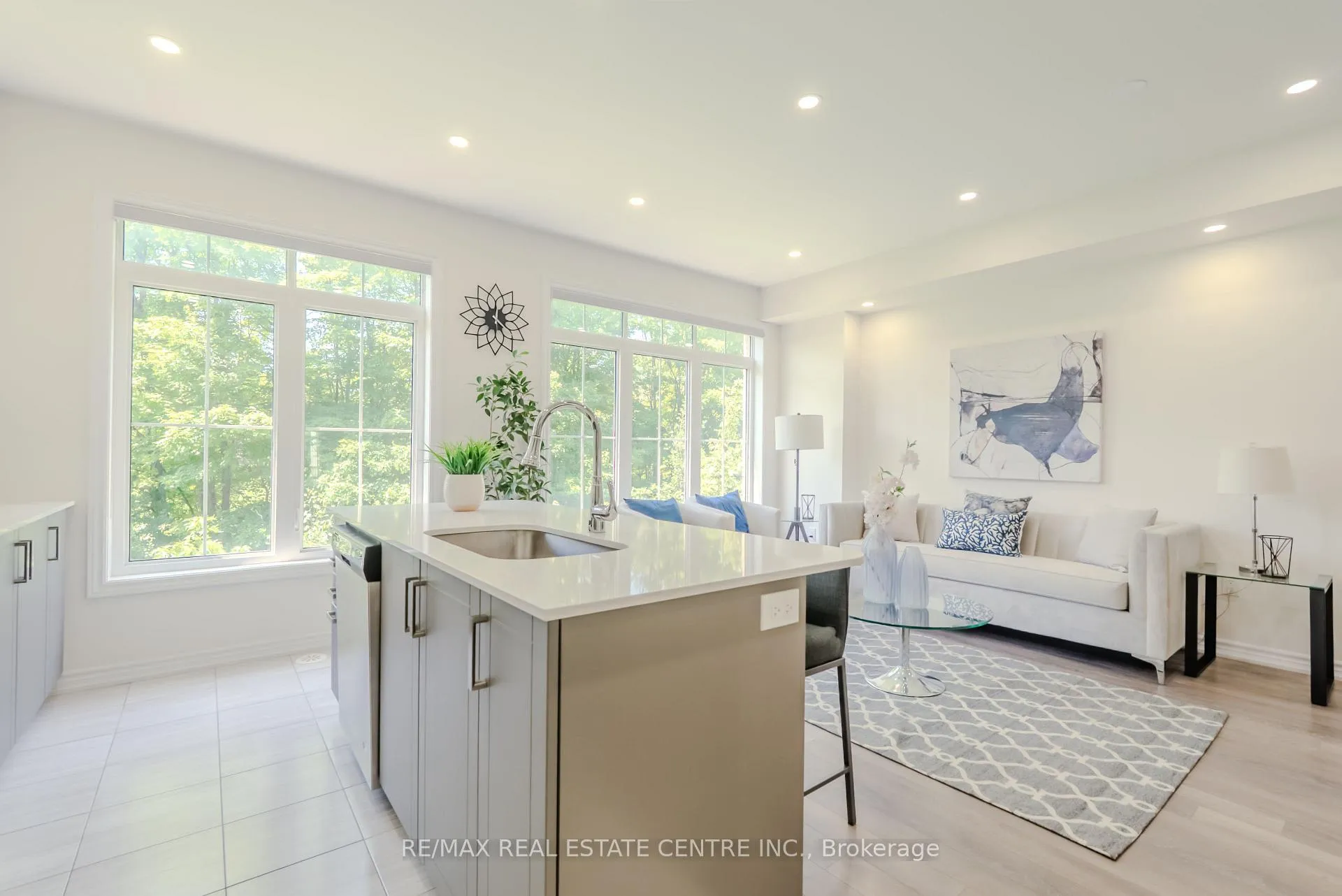Photo 3 of Unit 42, 181 Parktree Drive, Vaughan, Maple — HOMEH