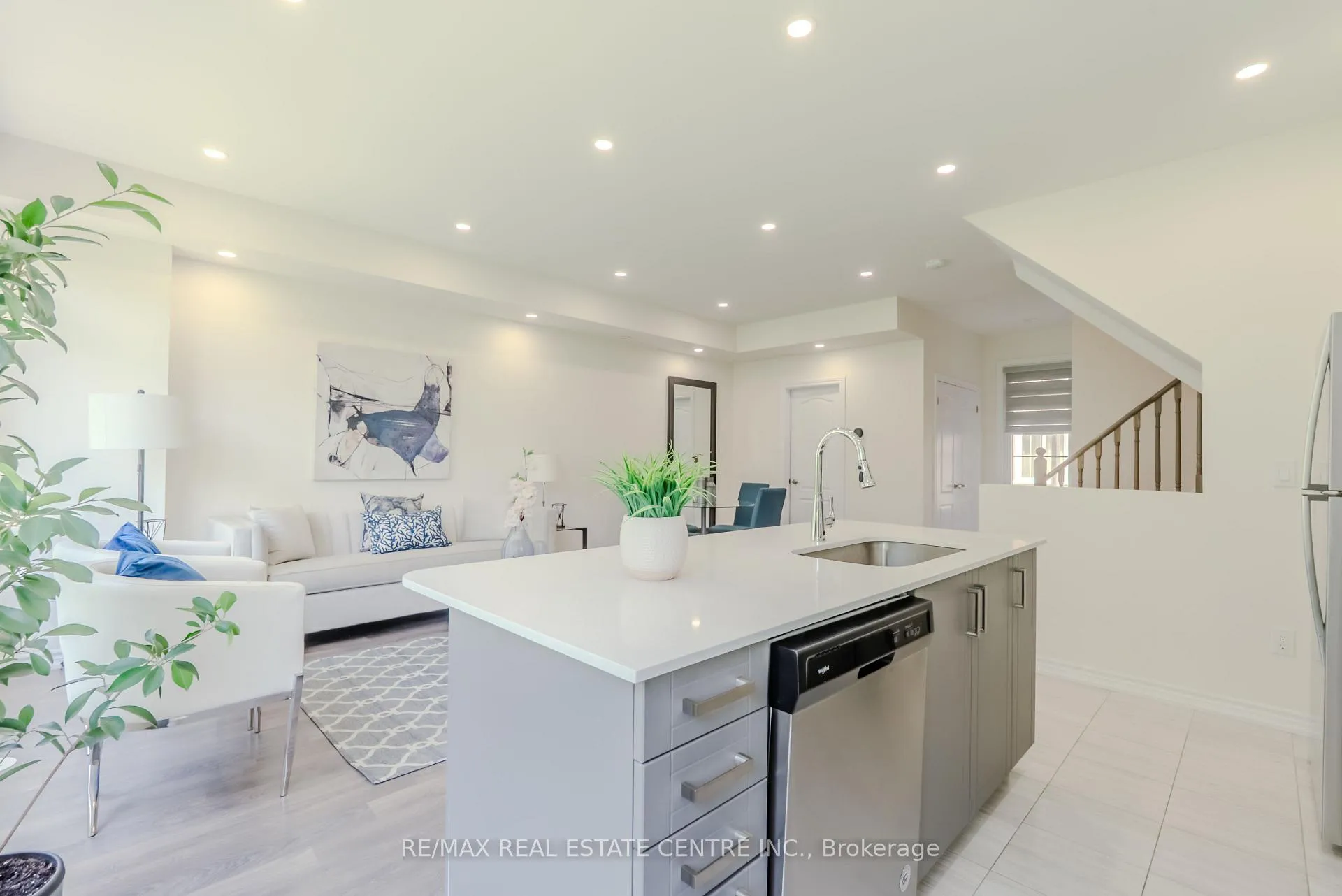 Photo 5 of Unit 42, 181 Parktree Drive, Vaughan, Maple — HOMEH