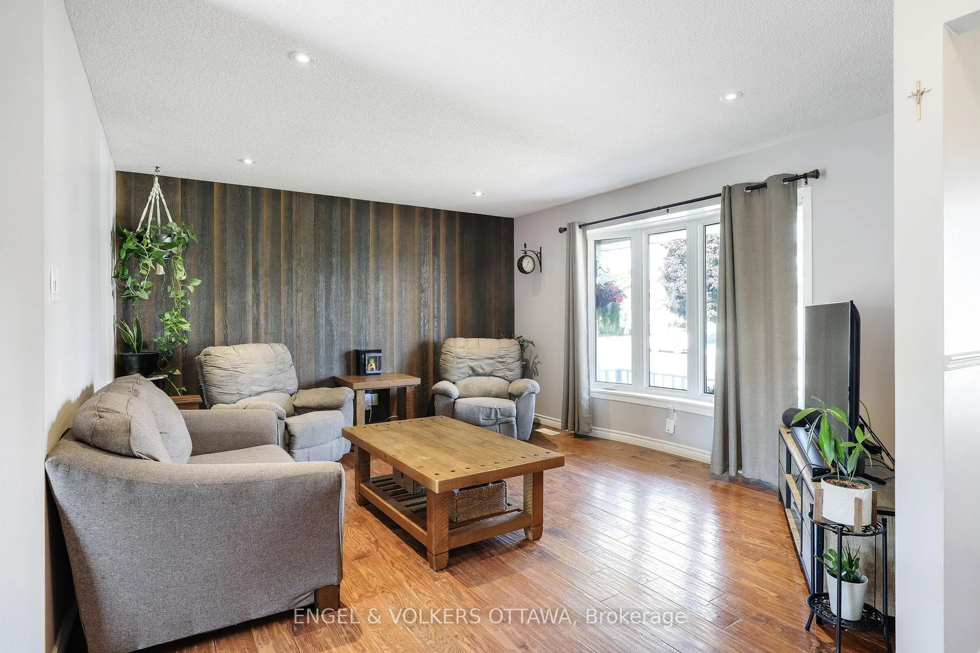 Photo 7 of 4 Maple Drive, Arnprior — HOMEH