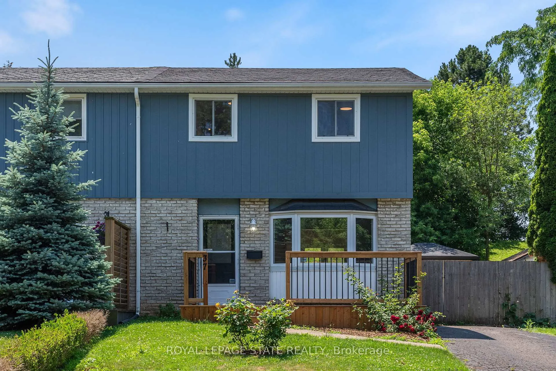 Photo 1 of 37 Birchpark Drive, Grimsby, Grimsby Beach — HOMEH