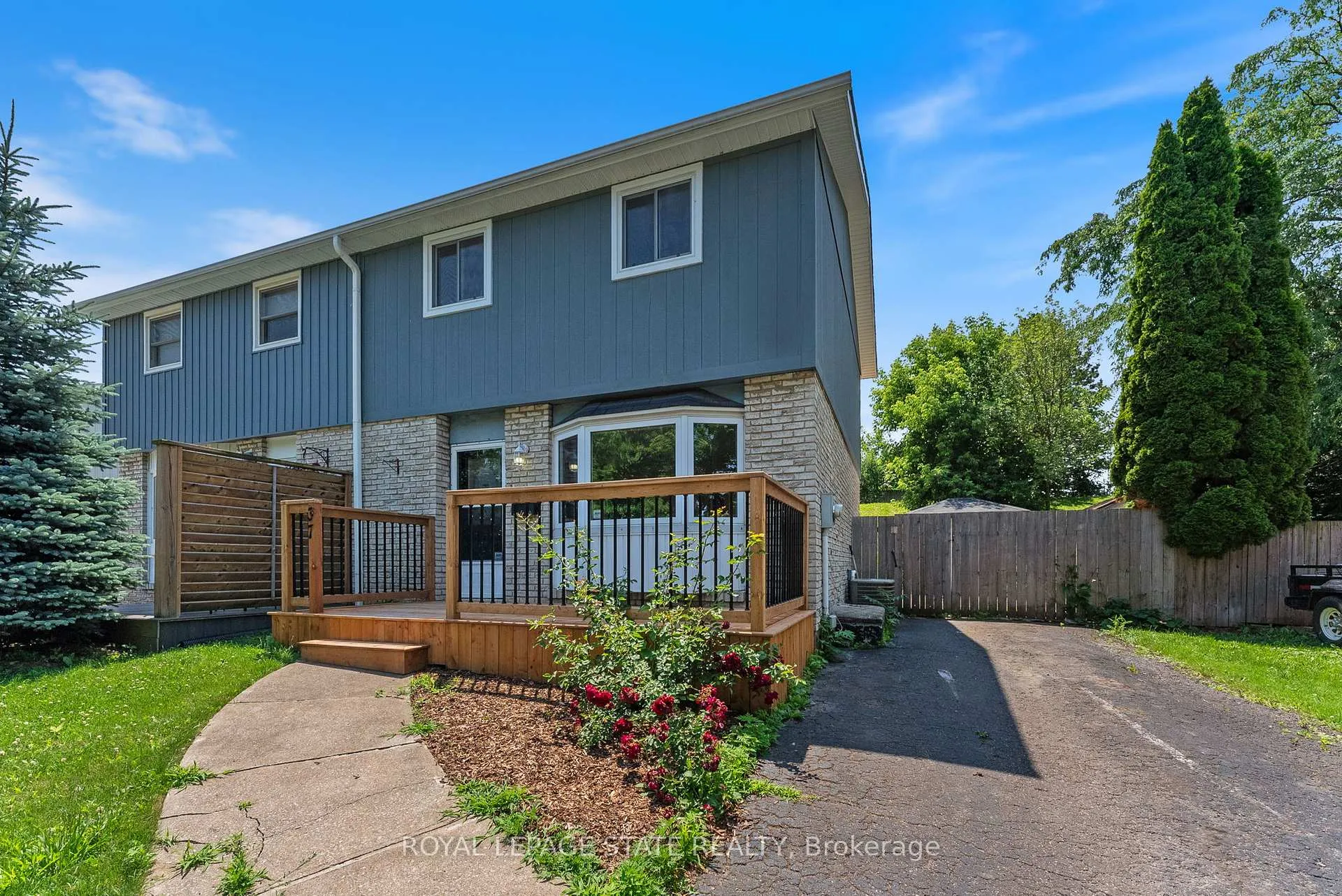 Photo 2 of 37 Birchpark Drive, Grimsby, Grimsby Beach — HOMEH
