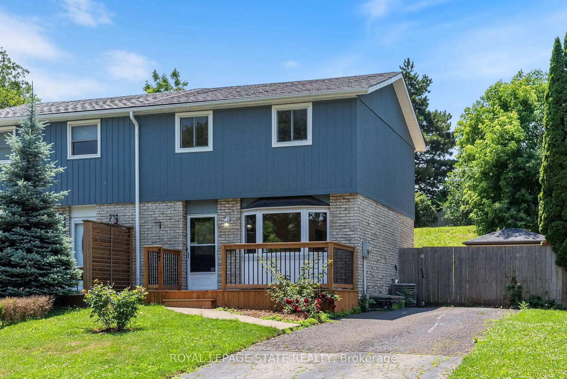 Photo 3 of 37 Birchpark Drive, Grimsby, Grimsby Beach — HOMEH