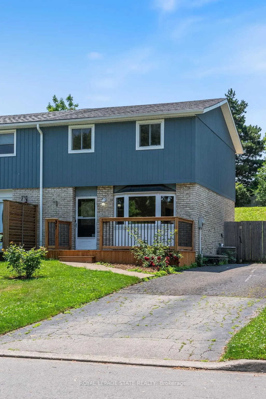 Photo 4 of 37 Birchpark Drive, Grimsby, Grimsby Beach — HOMEH