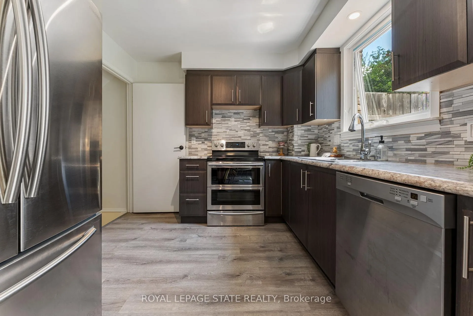 Photo 14 of 37 Birchpark Drive, Grimsby, Grimsby Beach — HOMEH