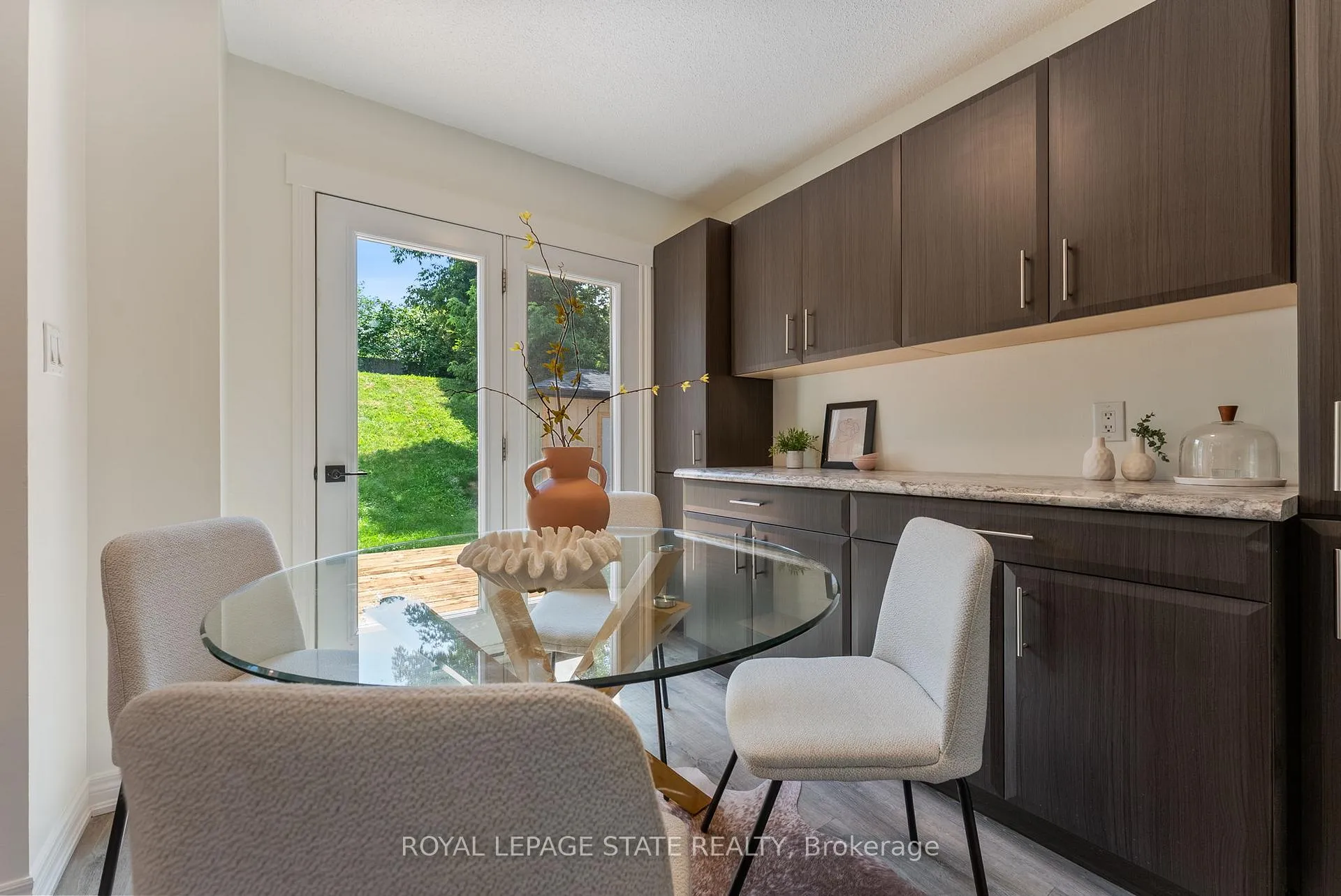 Photo 16 of 37 Birchpark Drive, Grimsby, Grimsby Beach — HOMEH