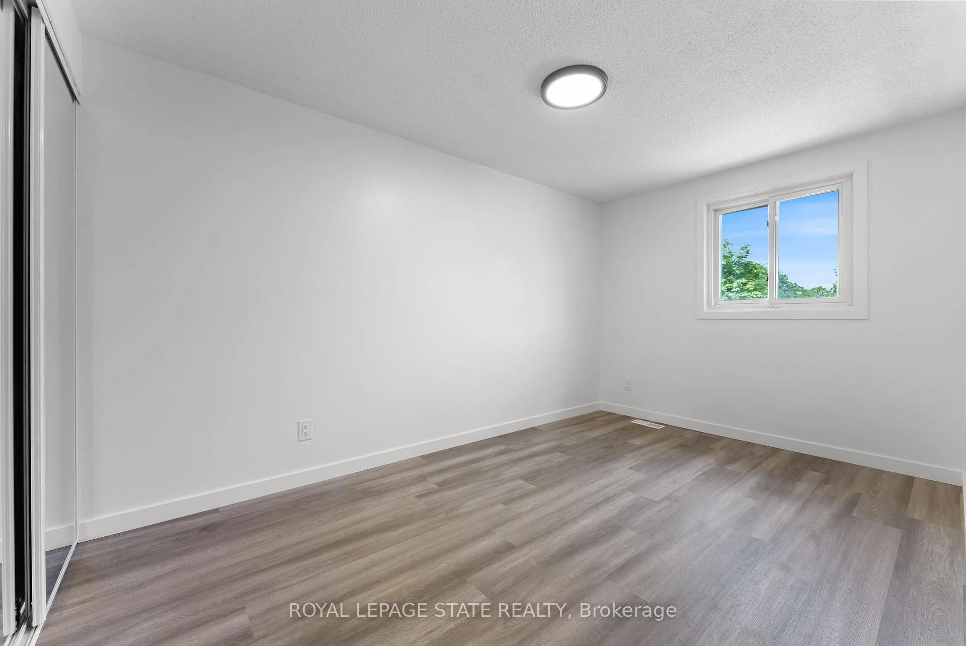 Photo 20 of 37 Birchpark Drive, Grimsby, Grimsby Beach — HOMEH