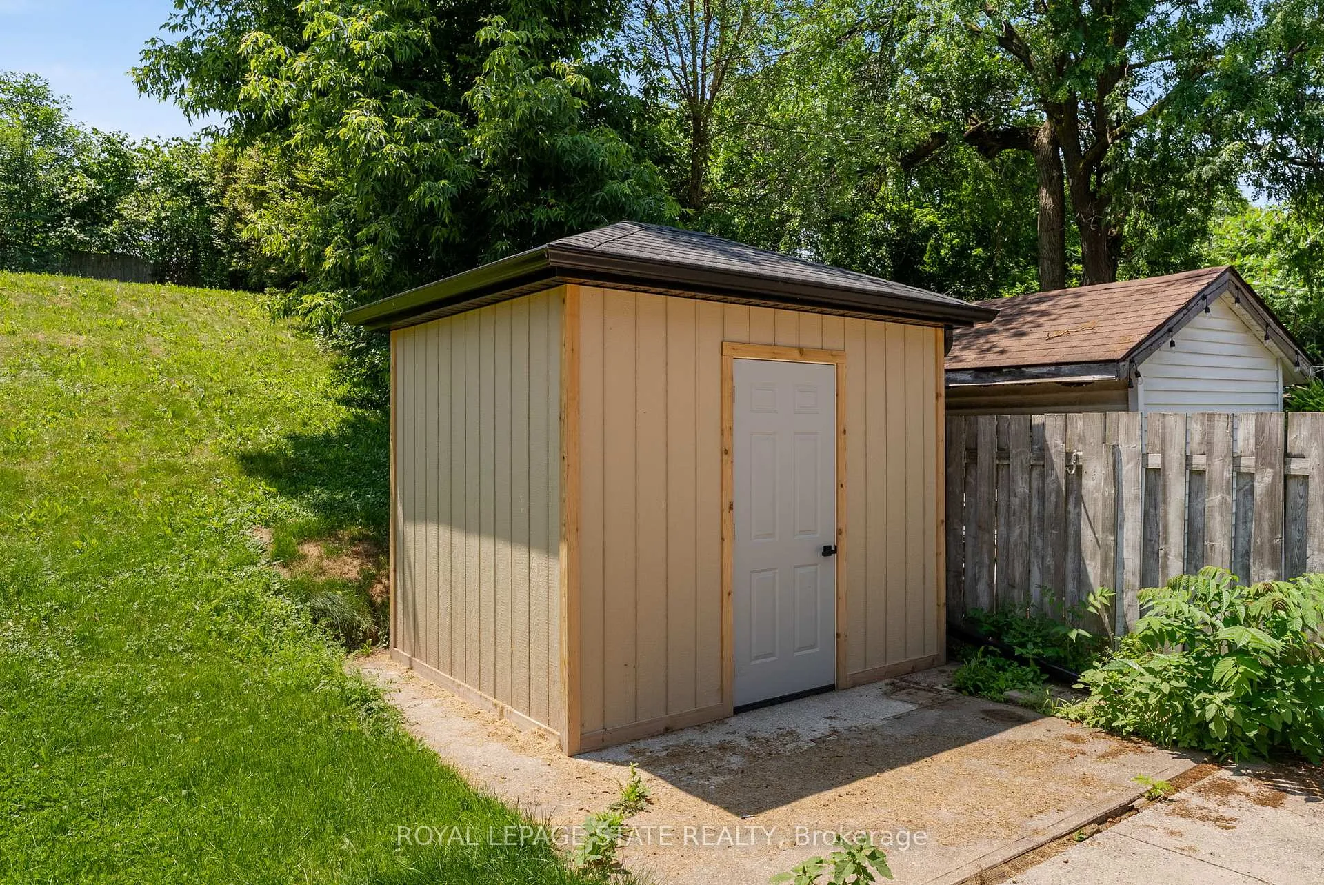 Photo 31 of 37 Birchpark Drive, Grimsby, Grimsby Beach — HOMEH
