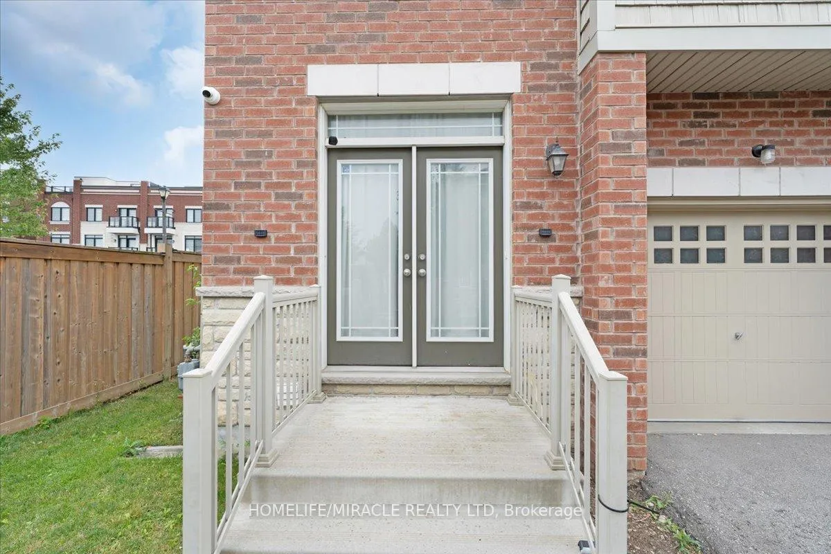 Photo 3 of 402 Dougall Avenue, Caledon, Rural Caledon — HOMEH