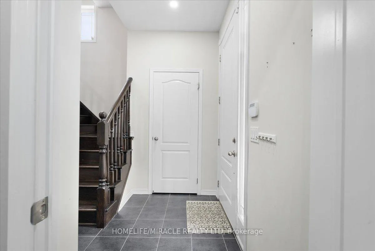 Photo 4 of 402 Dougall Avenue, Caledon, Rural Caledon — HOMEH