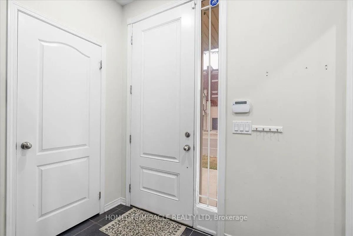 Photo 5 of 402 Dougall Avenue, Caledon, Rural Caledon — HOMEH