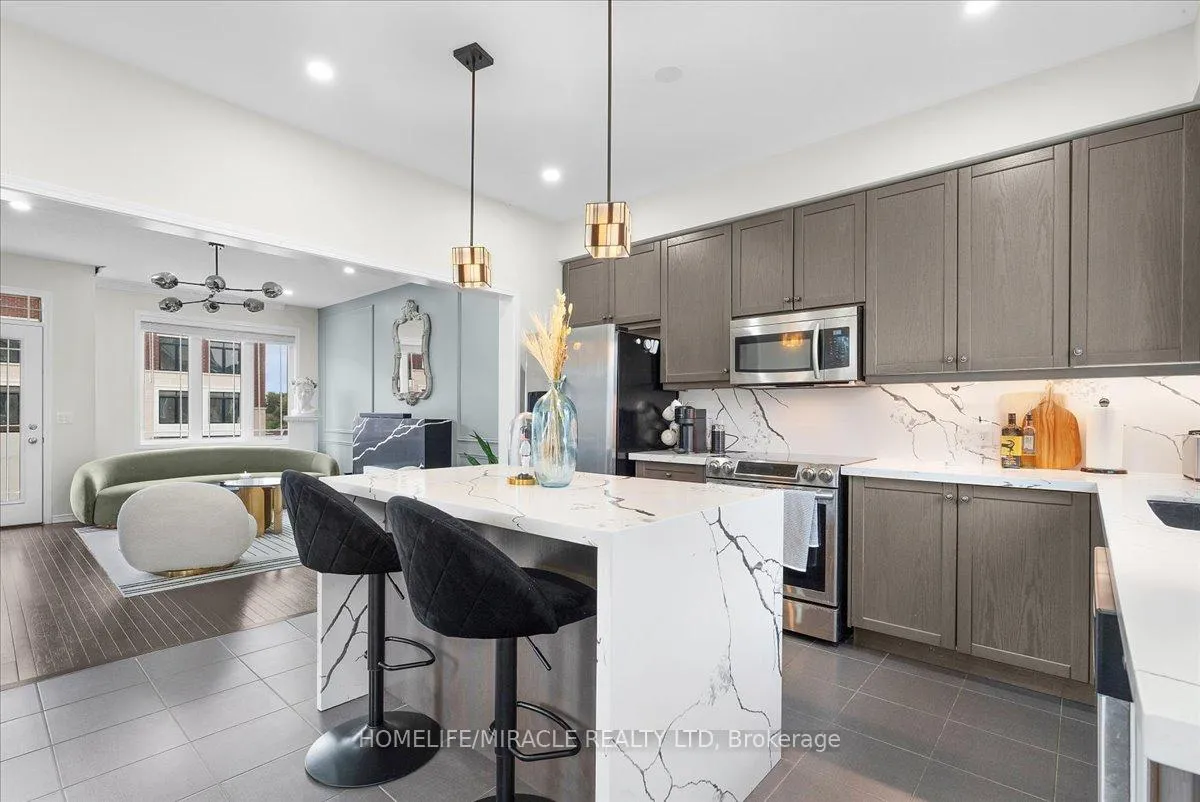 Photo 16 of 402 Dougall Avenue, Caledon, Rural Caledon — HOMEH