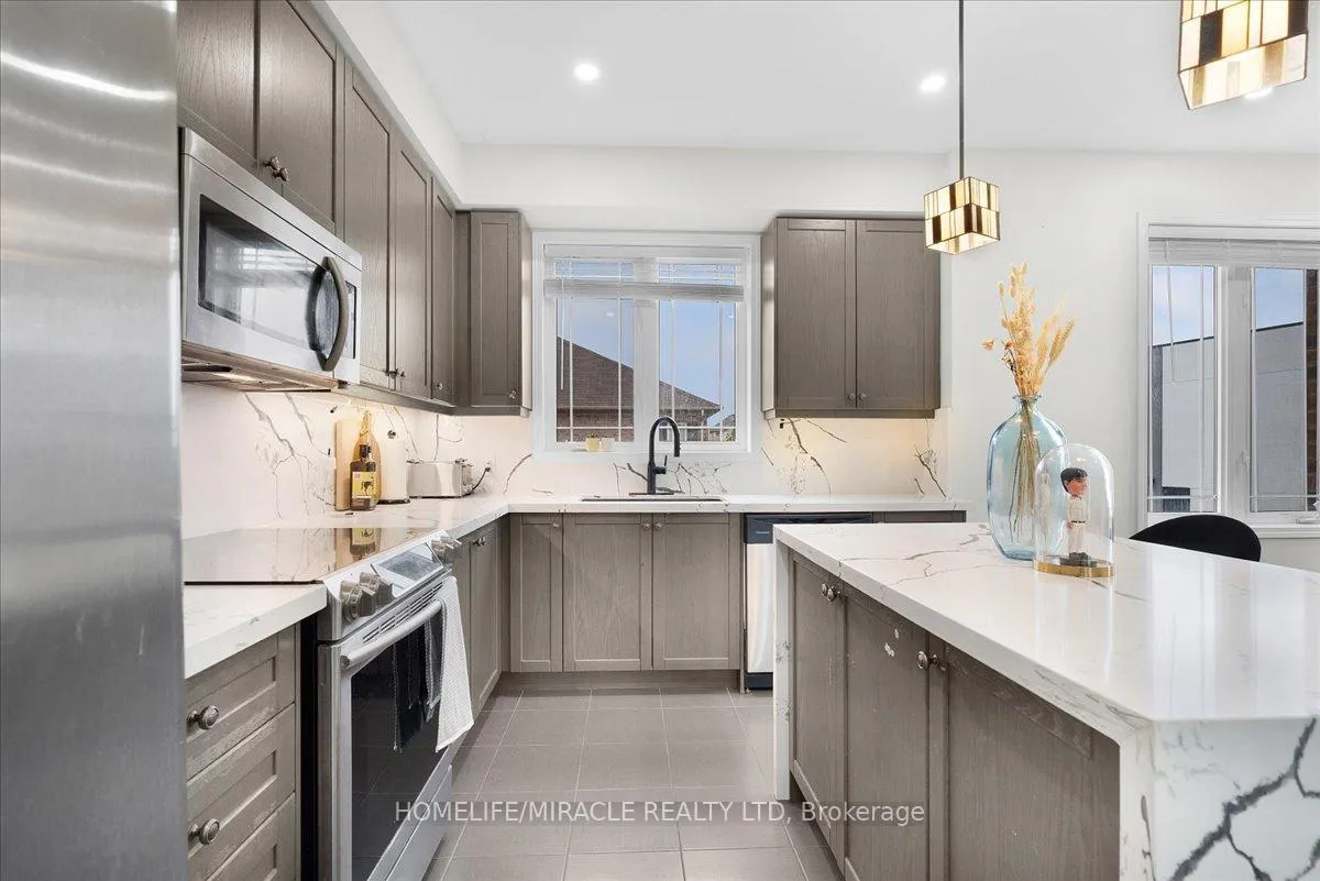 Photo 17 of 402 Dougall Avenue, Caledon, Rural Caledon — HOMEH