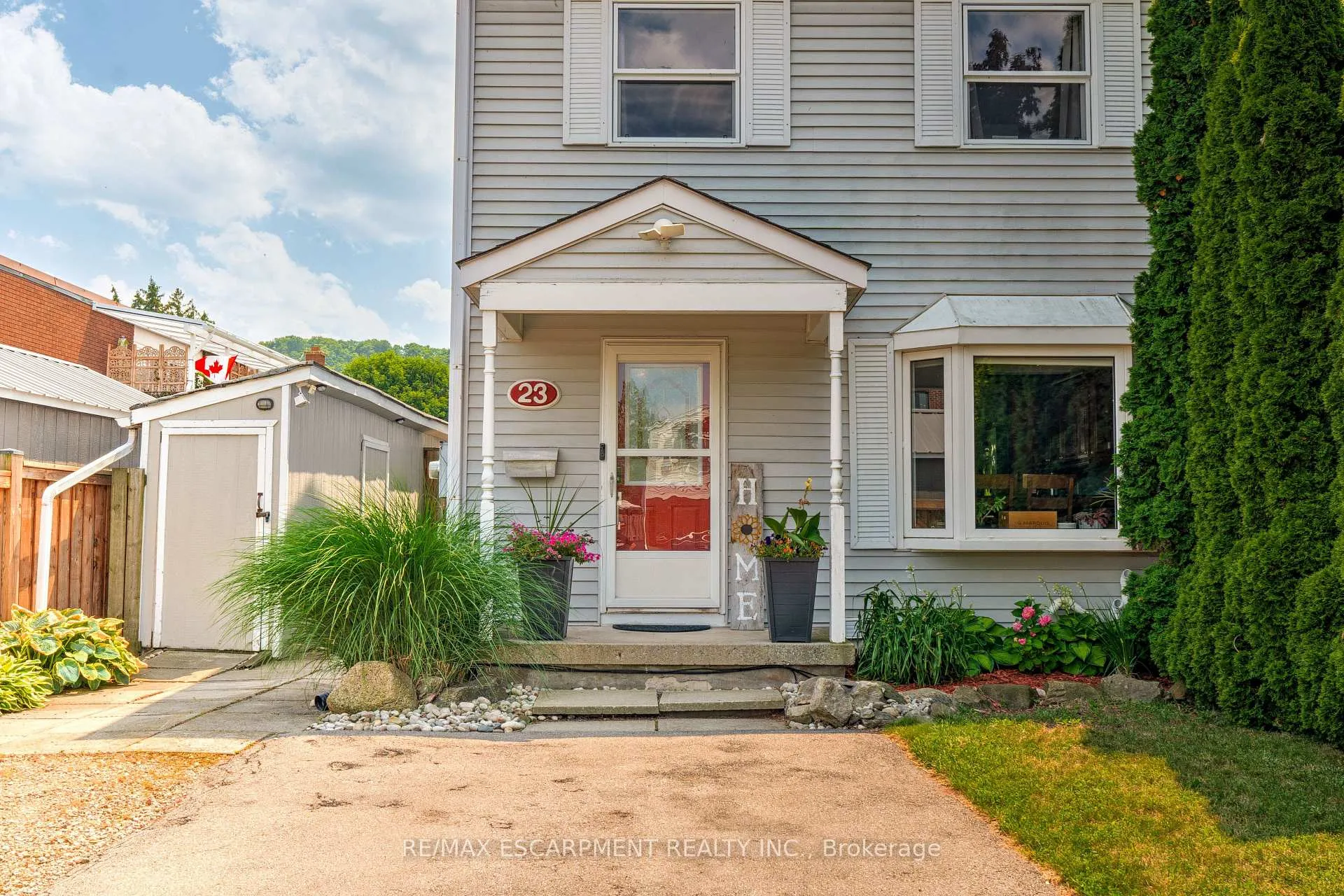 Photo 3 of 23 Niagara Street, Grimsby, Grimsby Beach — HOMEH