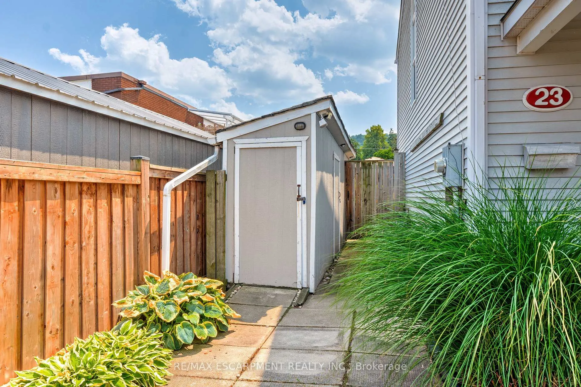 Photo 4 of 23 Niagara Street, Grimsby, Grimsby Beach — HOMEH