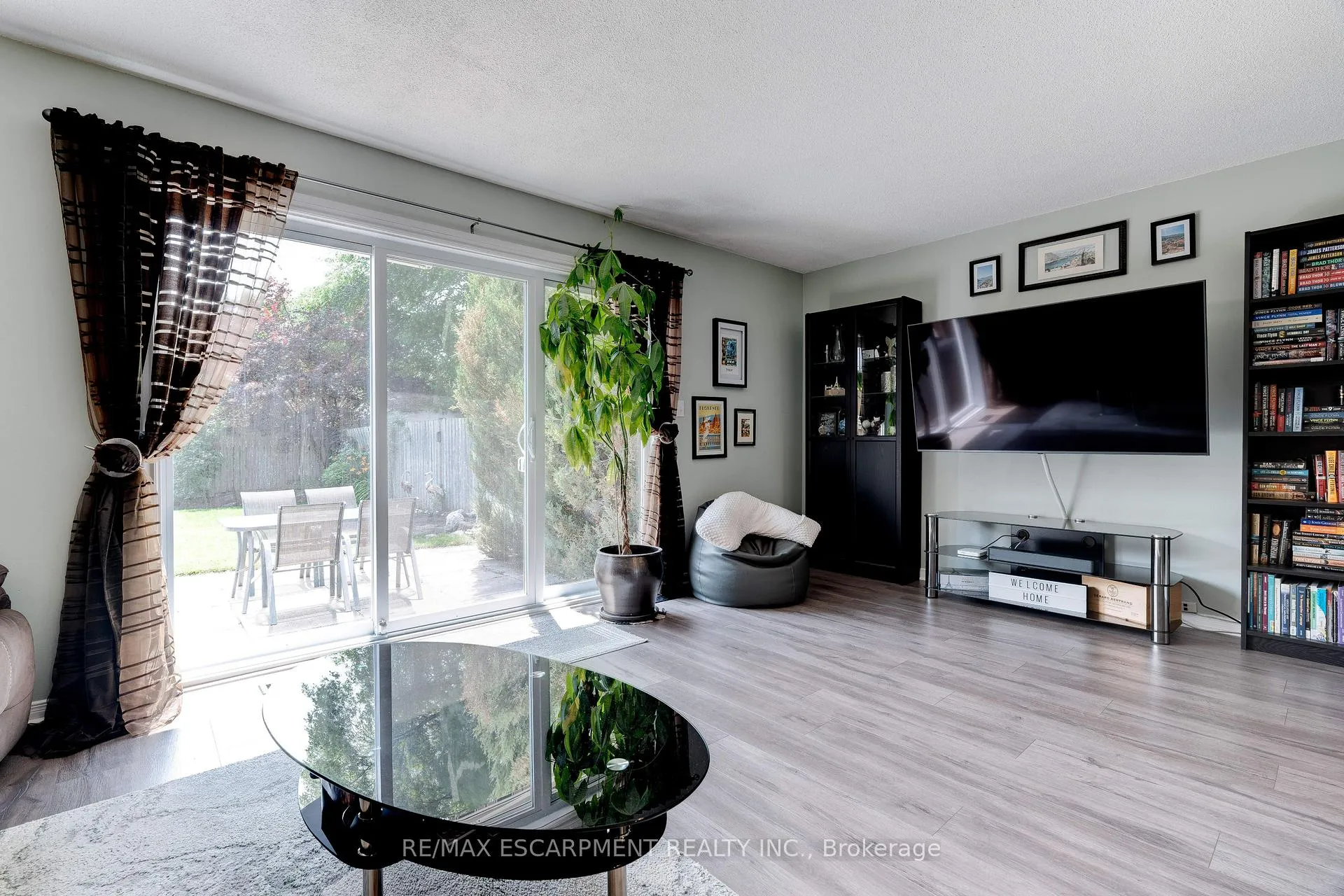 Photo 5 of 23 Niagara Street, Grimsby, Grimsby Beach — HOMEH