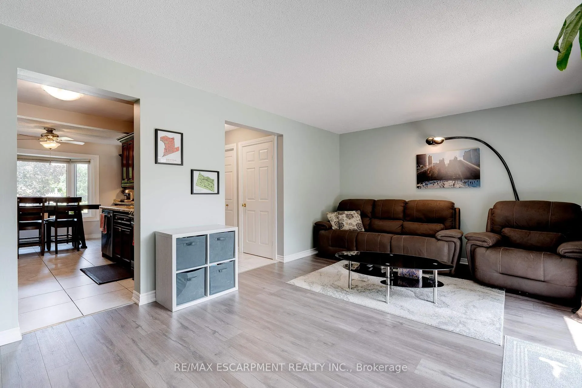 Photo 8 of 23 Niagara Street, Grimsby, Grimsby Beach — HOMEH