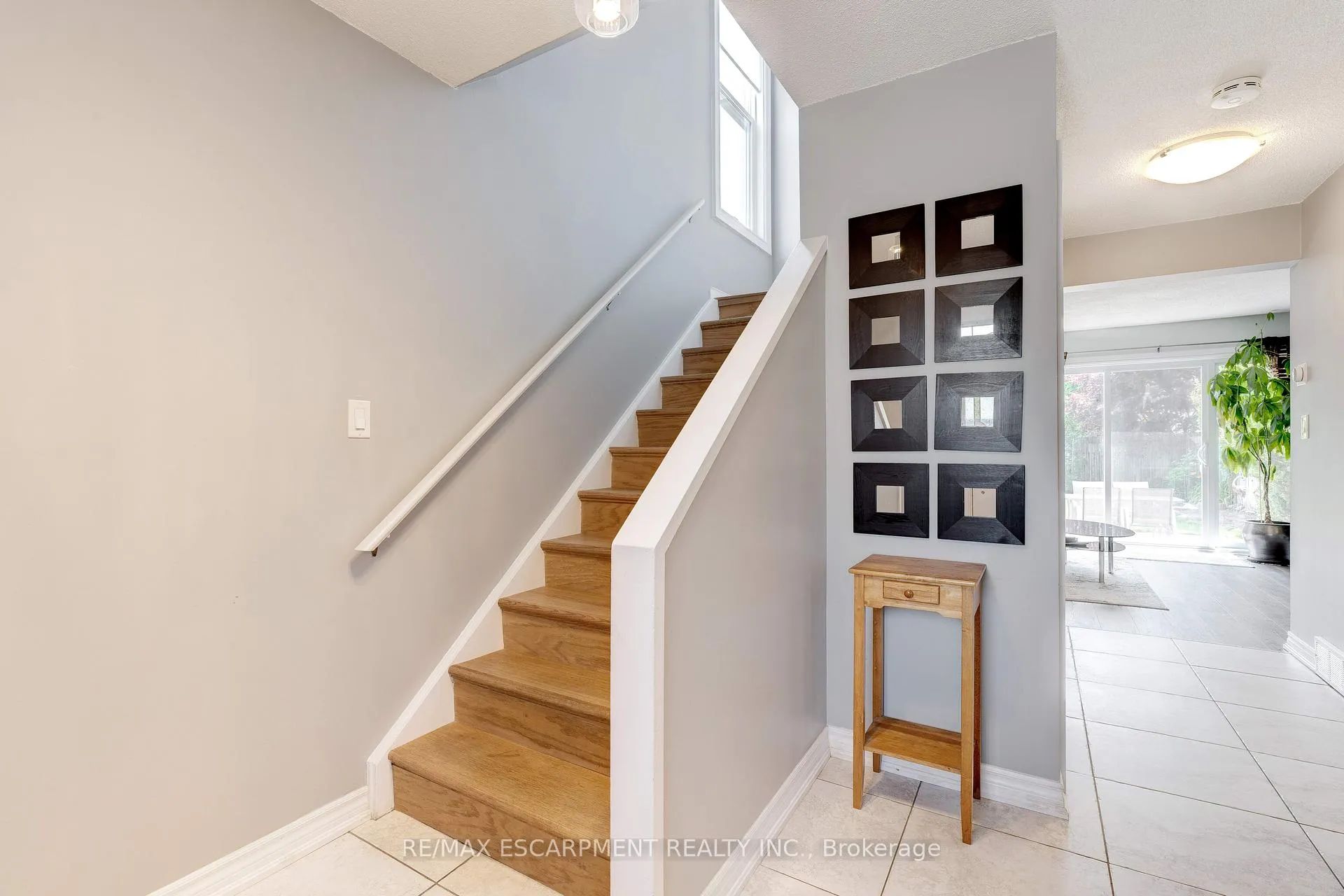 Photo 18 of 23 Niagara Street, Grimsby, Grimsby Beach — HOMEH